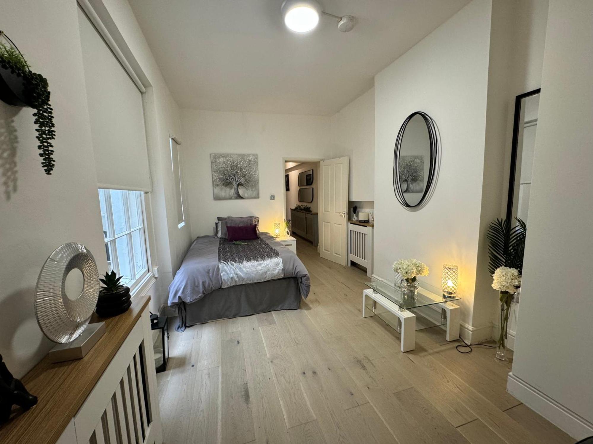 Stunning Newly Refurbished With A Private Courtyard To Enjoy! * London