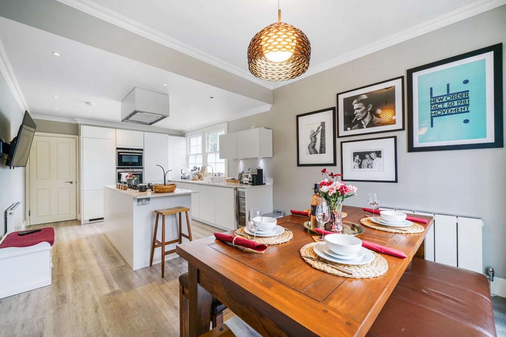 Beautiful And Spacious 2 Bed, 2 Bath Bordering Fulham And Chelsea - Entire With Private Entrance Appartamento