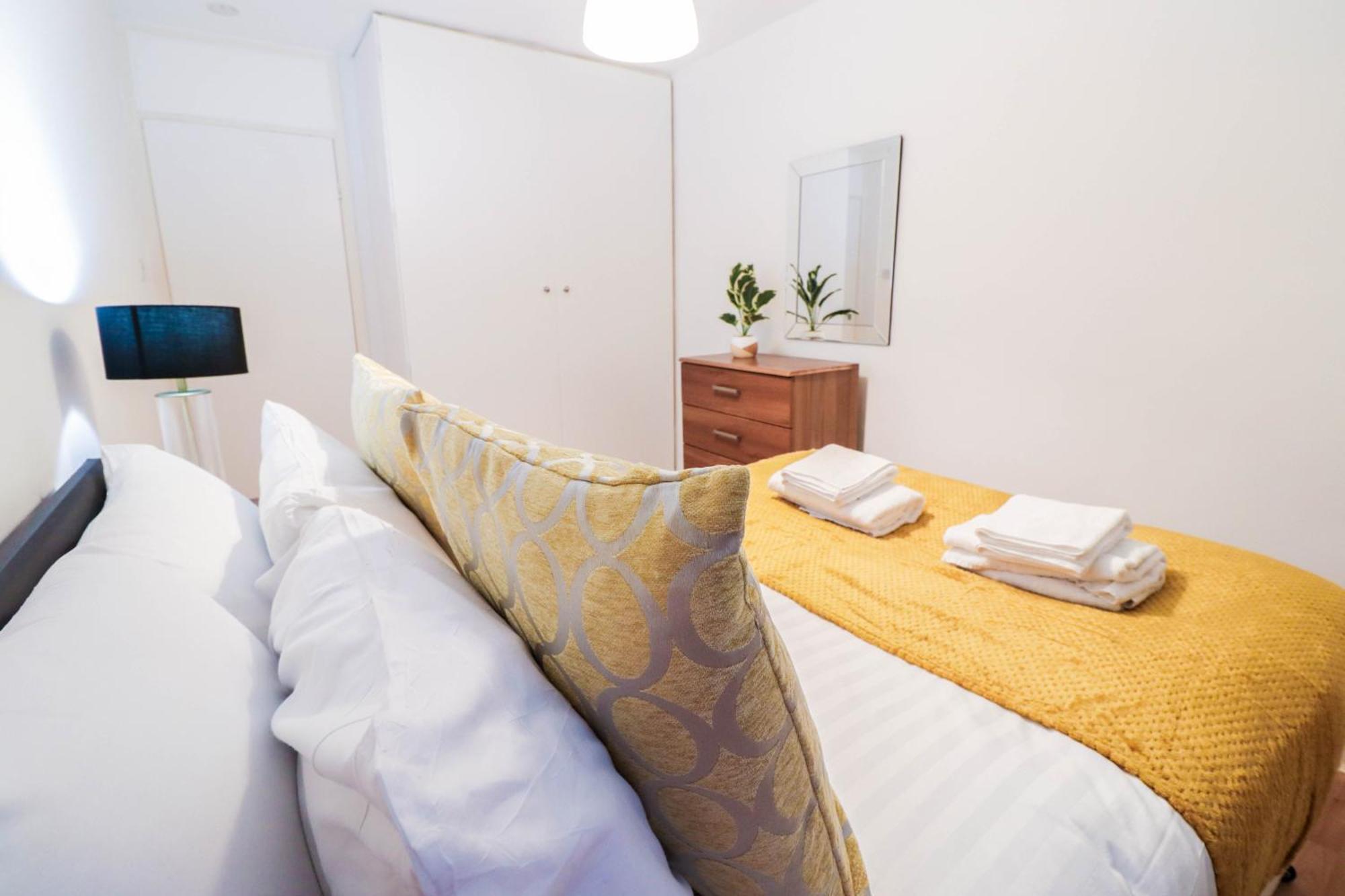 Beautifully Presented 3 Bed Hampstead Lägenhet