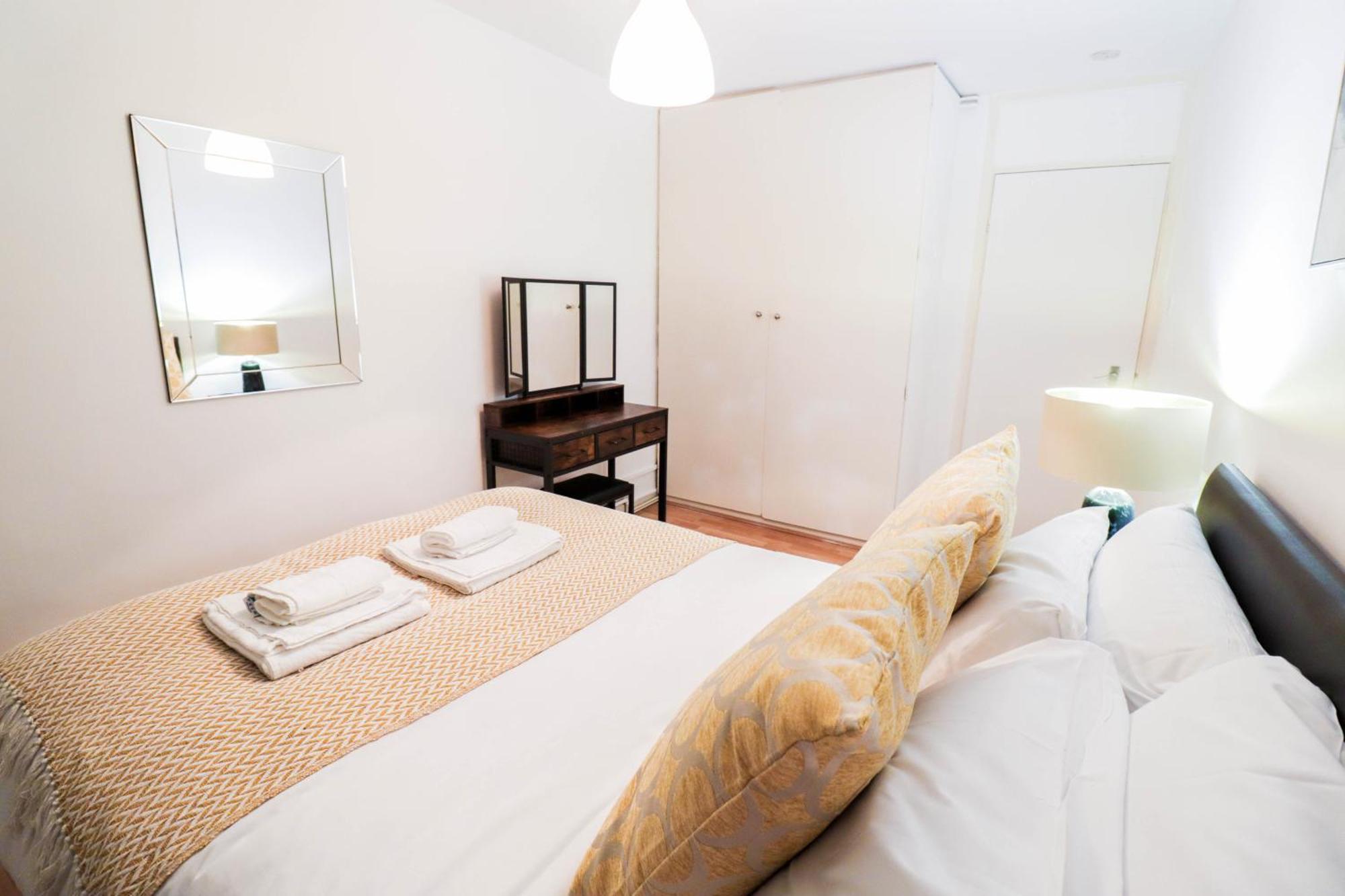 Beautifully Presented 3 Bed Hampstead Lägenhet *