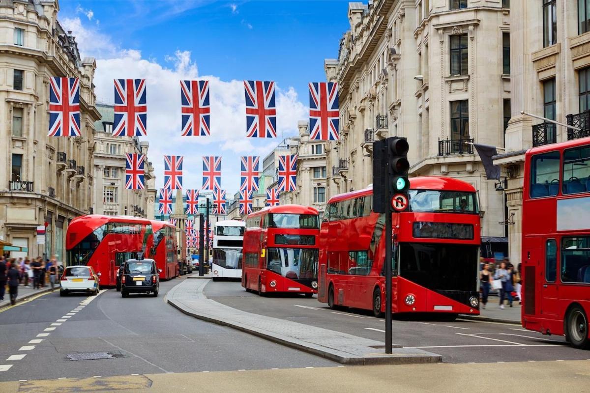 & Bright 1br Flat, 5 Min Oxford Circus St Lejlighed London