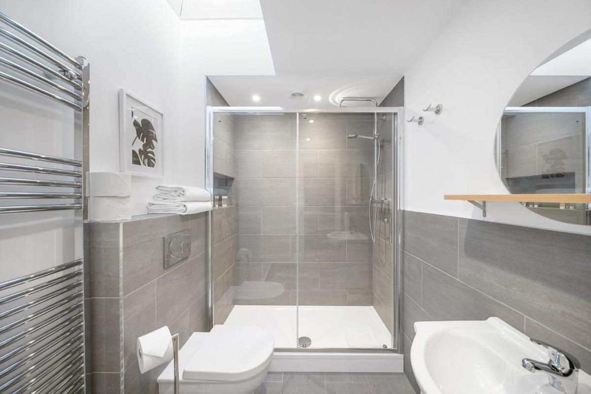New 1bed With Ac Near Portobello Leilighet London