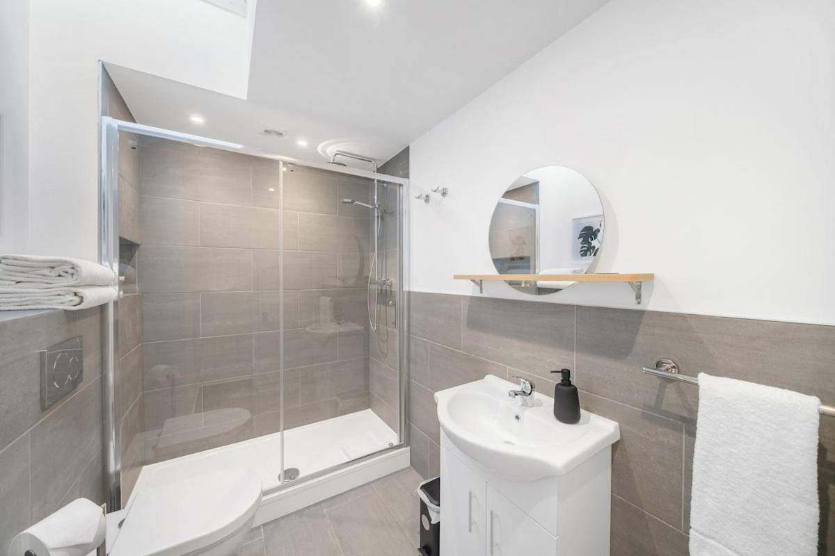 Leilighet New 1bed With Ac Near Portobello London