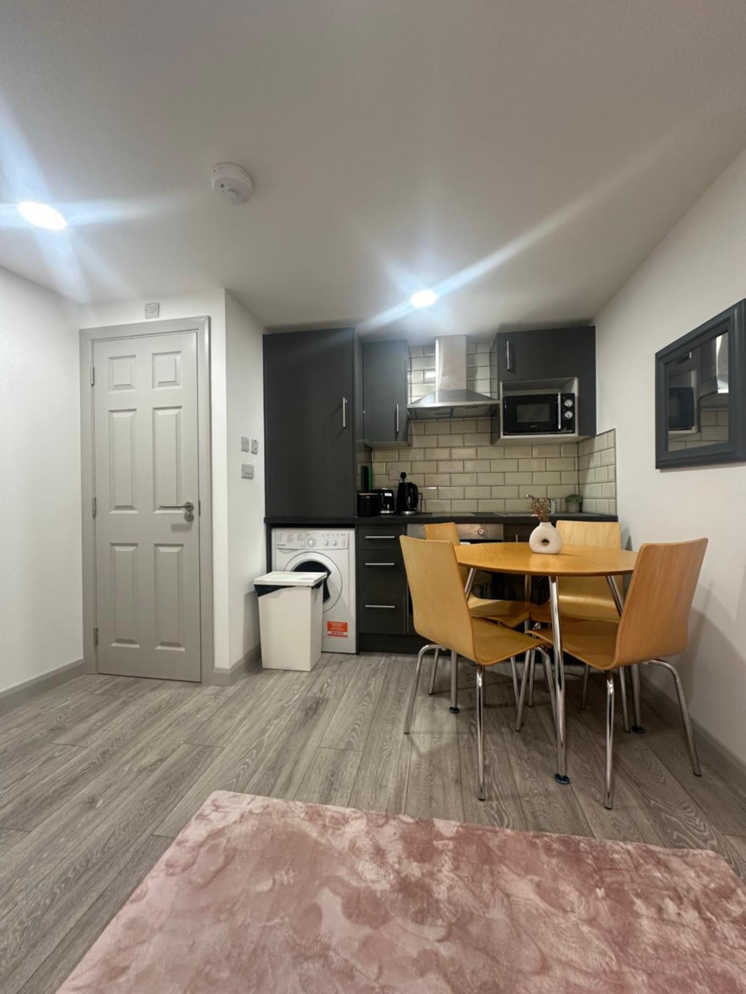 New Build Cozy Flat In London!!4 Apartment London