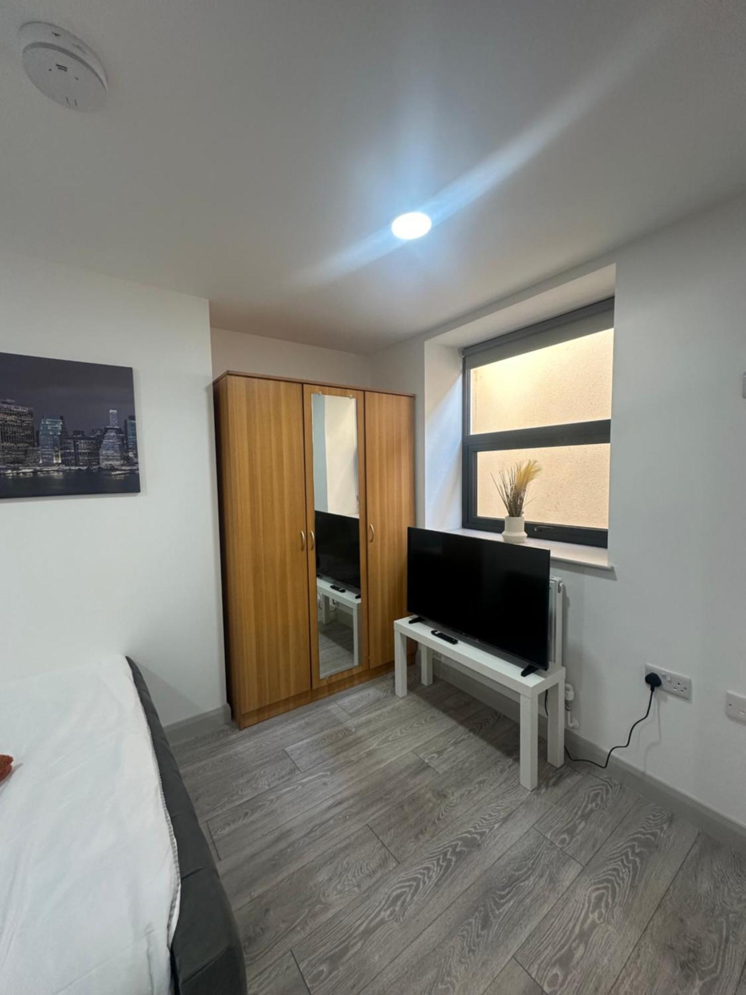 New Build Cozy Flat In London!!4 Apartment London