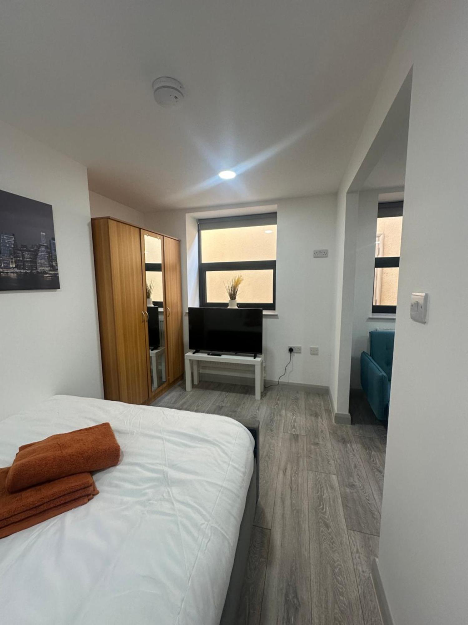 New Build Cozy Flat In London!!4 Apartment