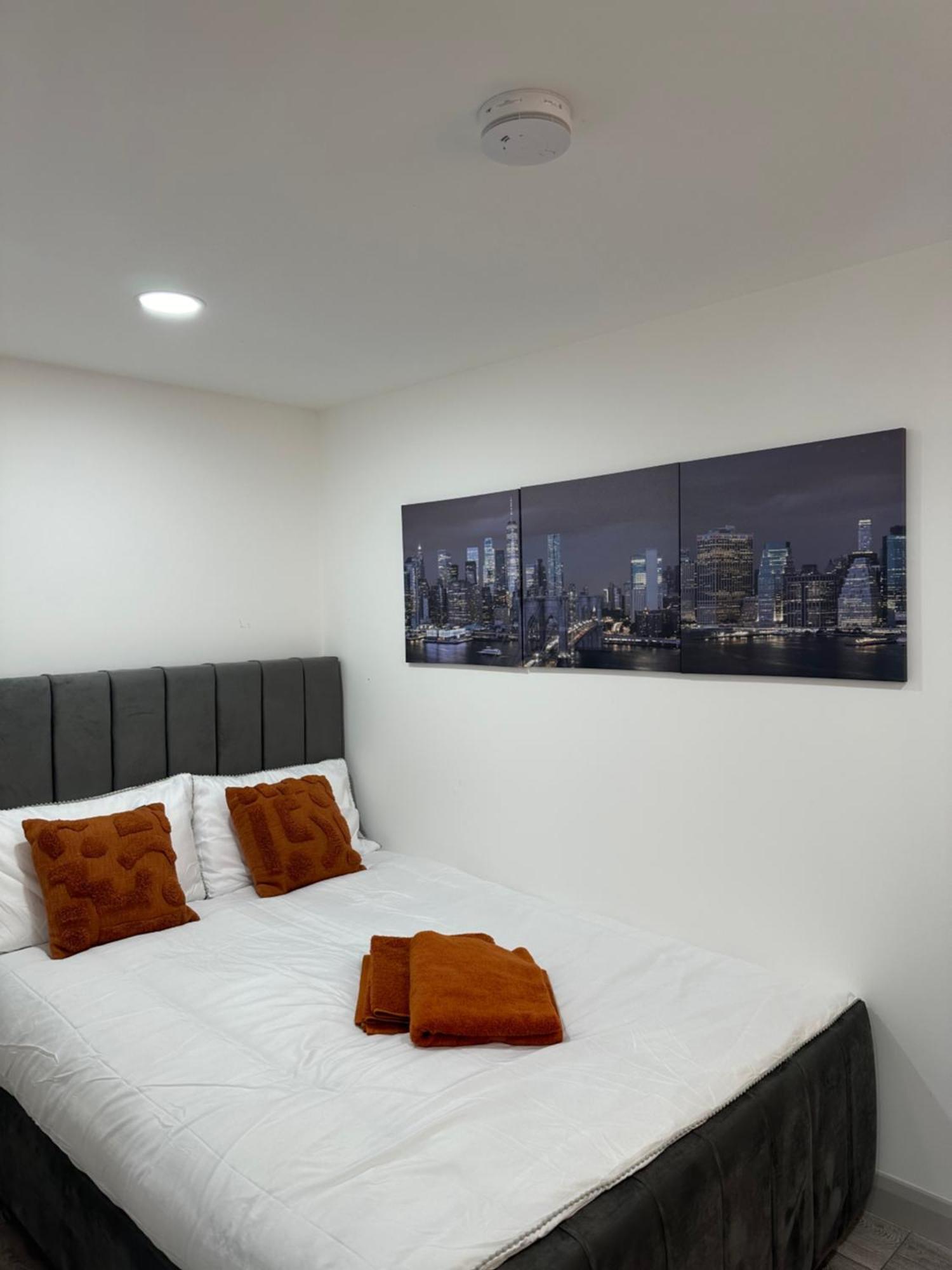 Apartment New Build Cozy Flat In London!!4