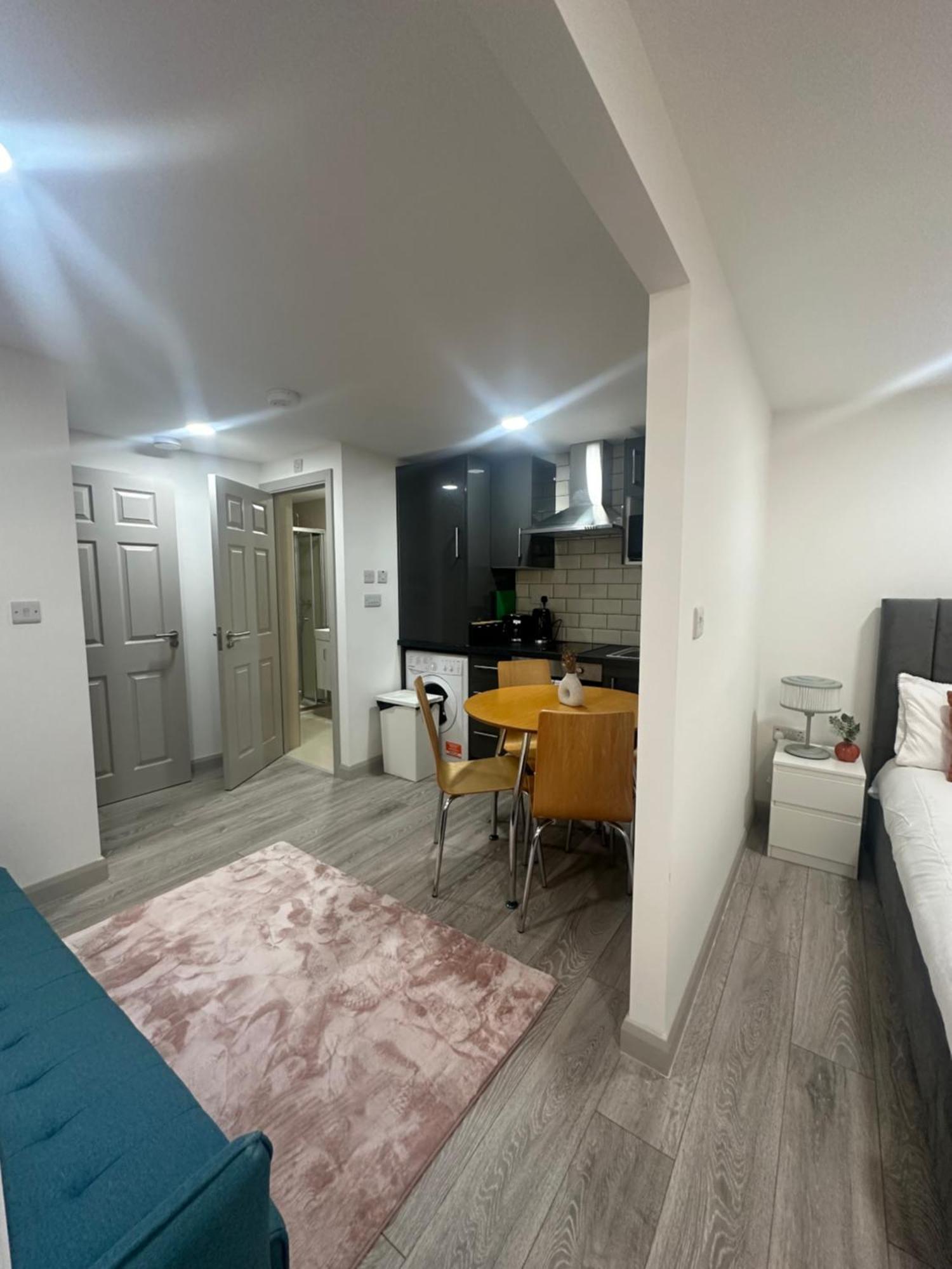 New Build Cozy Flat In London!!4
