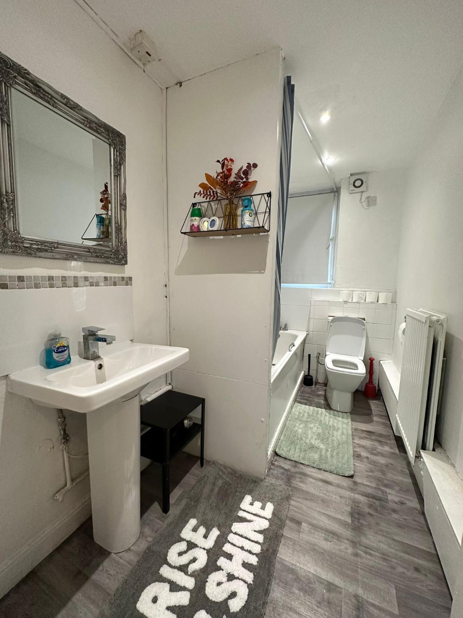 Lovely Spacious 2 Bedroom Flat In Bethnal Green, 3mins Away From Station Appartement
