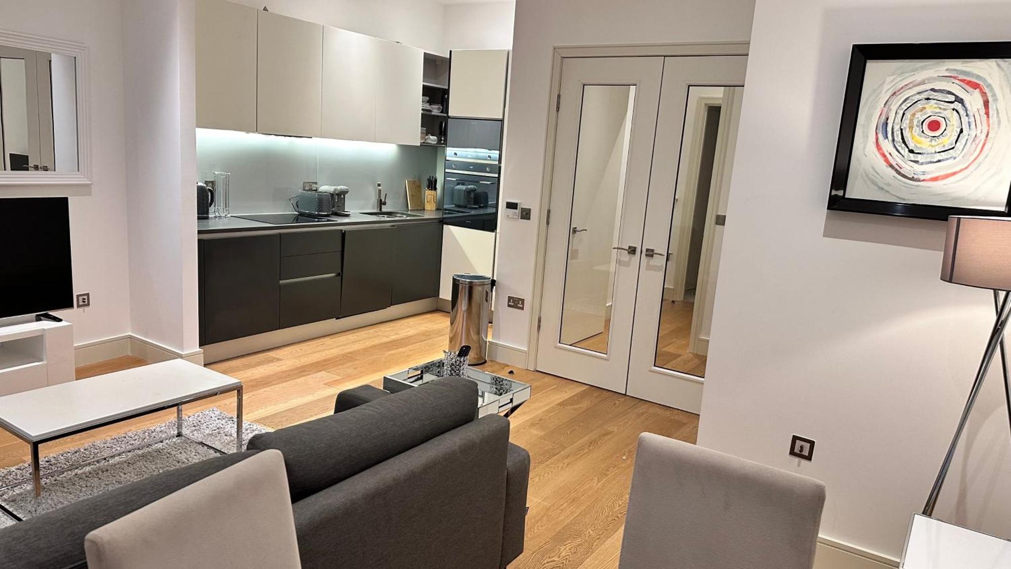 Apartment Apartment-sleeps3-hottub-patio