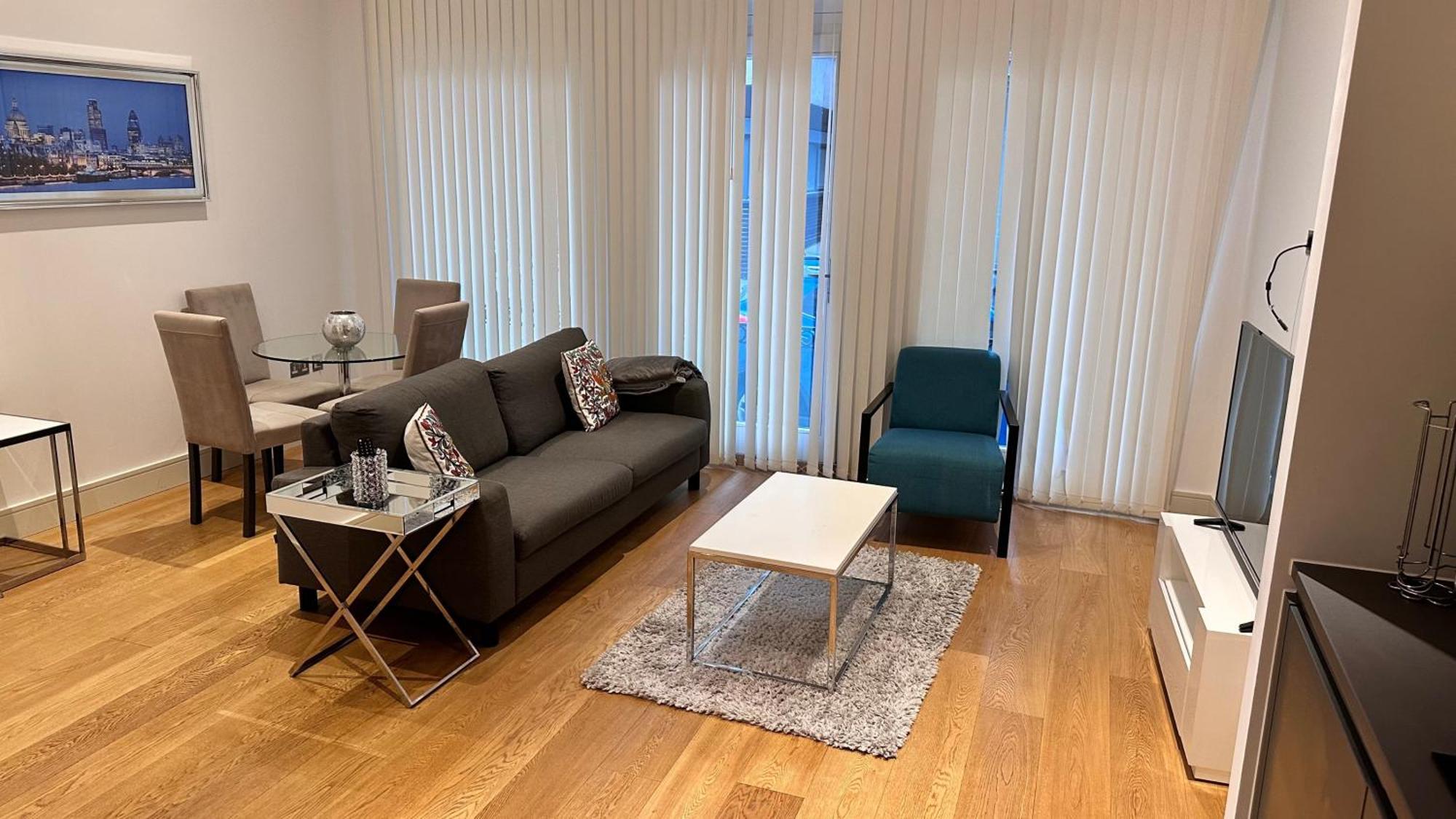Apartment Apartment-sleeps3-hottub-patio