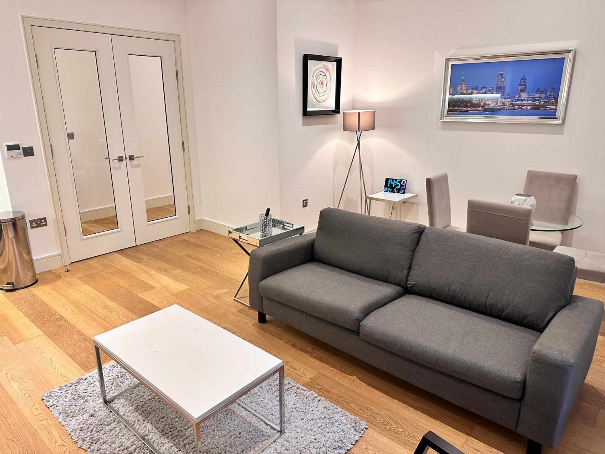 Apartment-sleeps3-hottub-patio Apartment