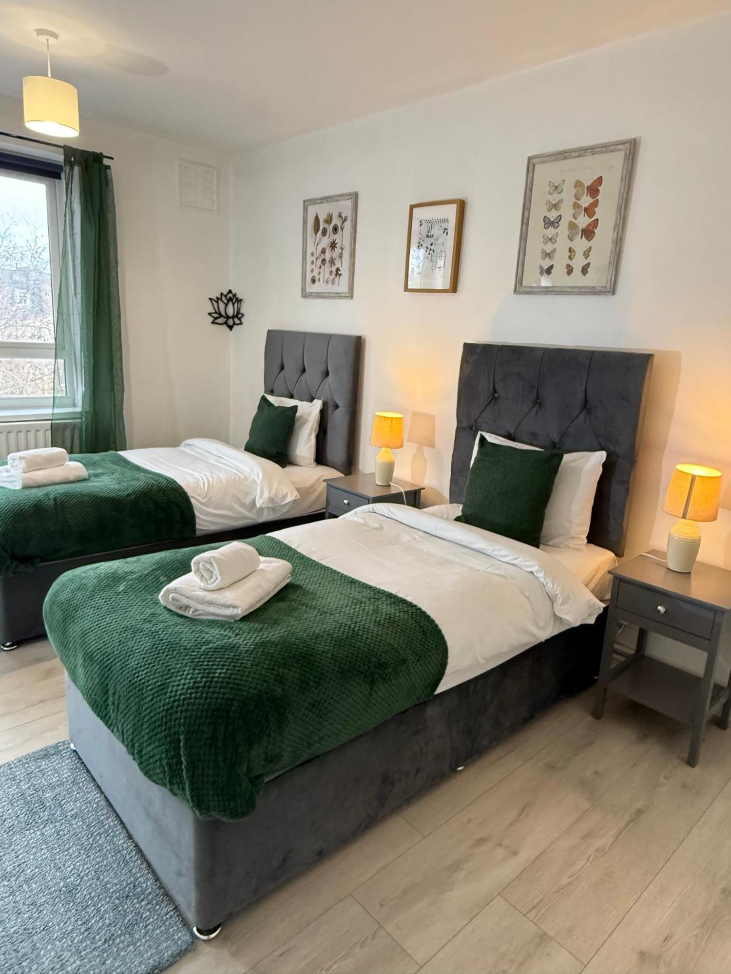 3 Bedroom Flat In Wandsworth Apartment