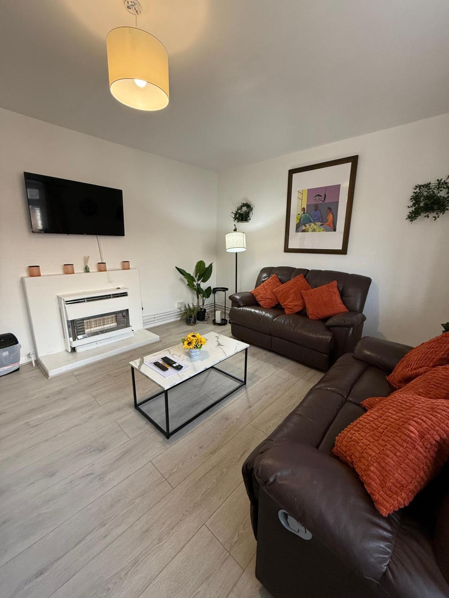 3 Bedroom Flat In Wandsworth Apartment London