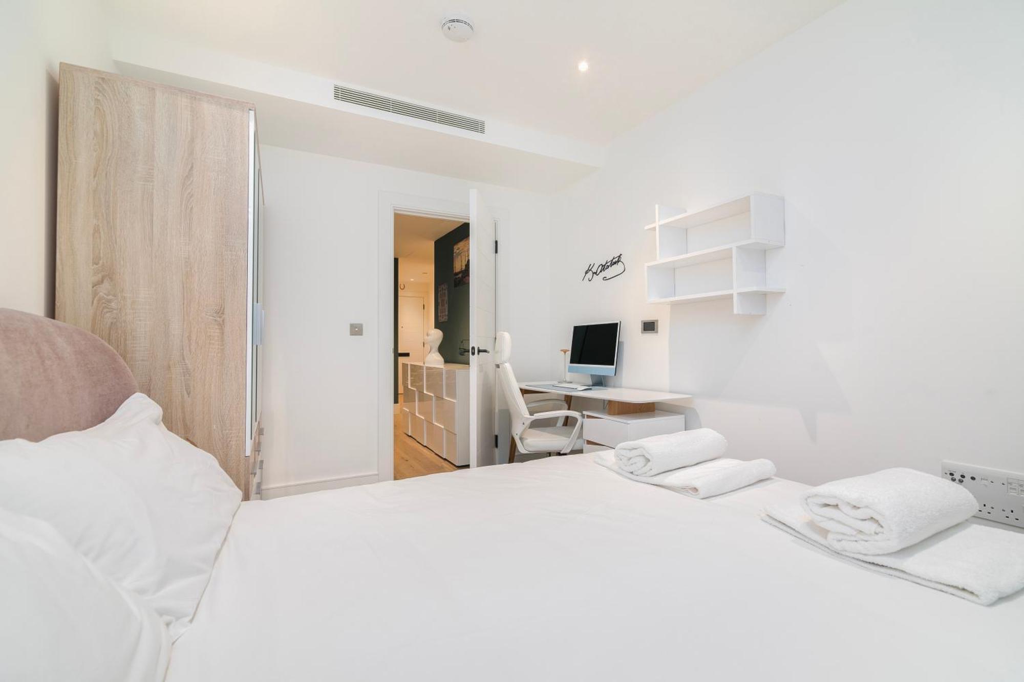 Lejlighed Battersea Power Station 2-bed Flat London