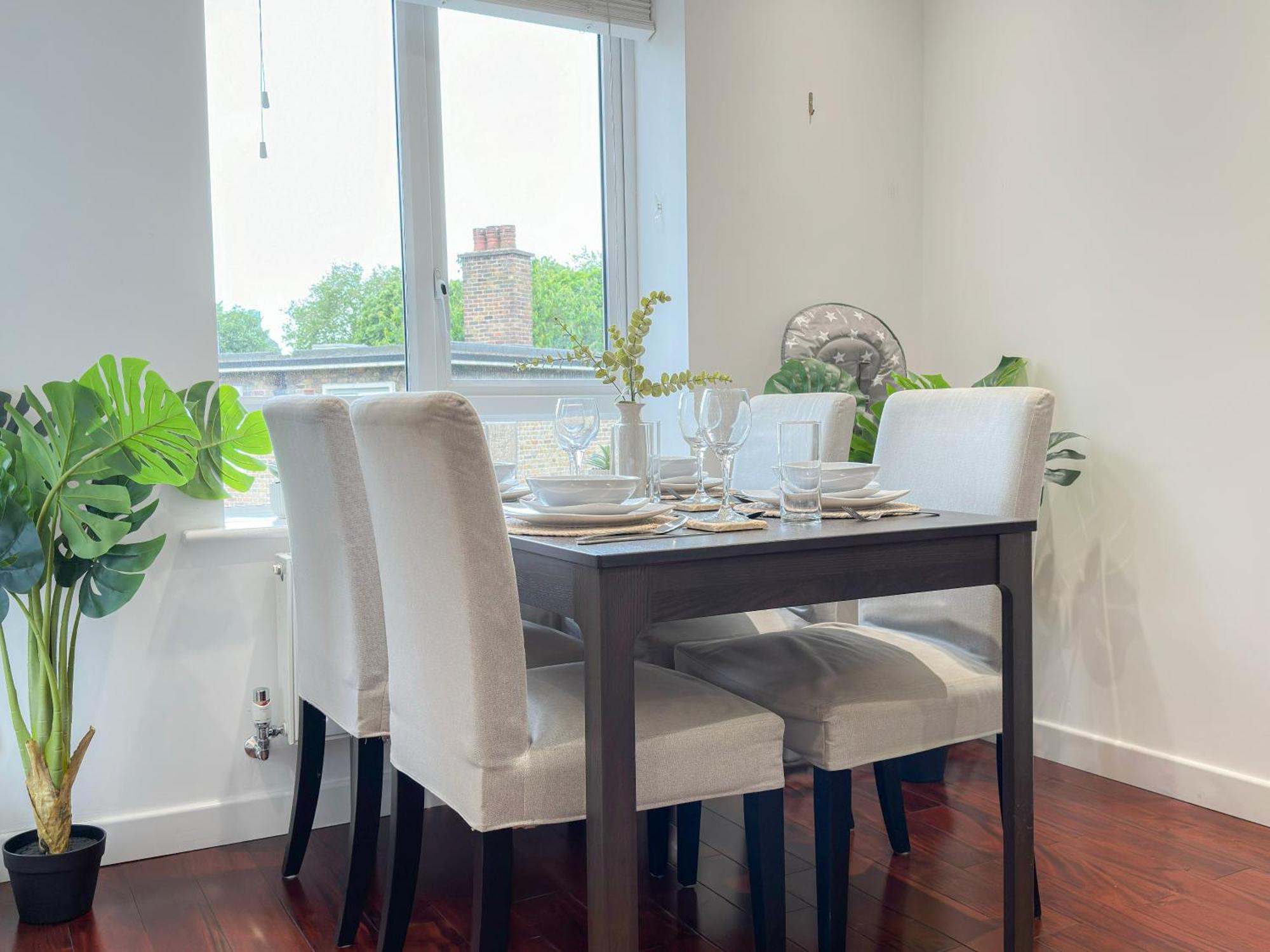 Cozy 2-bedroom Flat With Private Balcony Near Islington Station, Canonbury * Londres