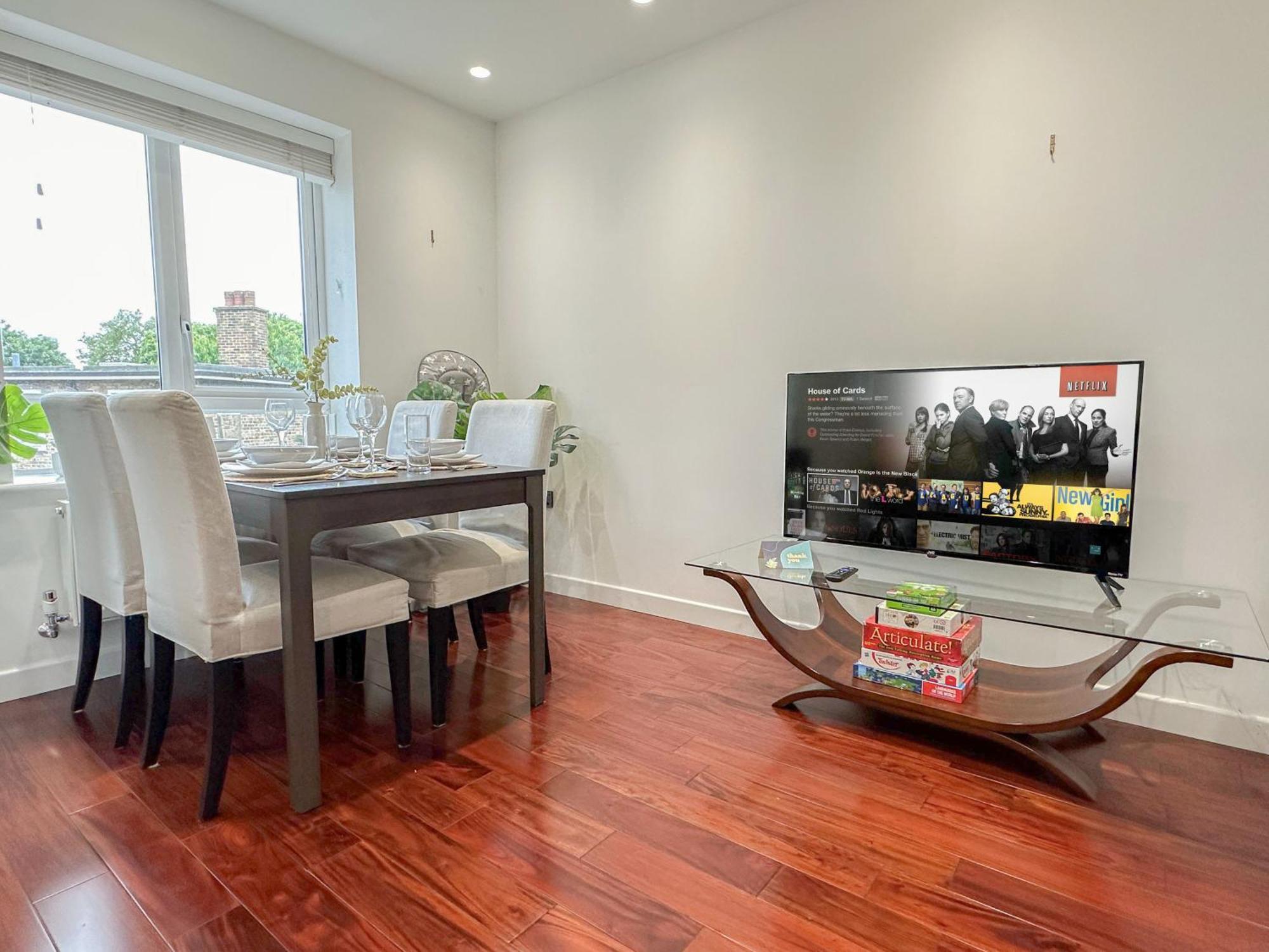 Cozy 2-bedroom Flat With Private Balcony Near Islington Station, Canonbury Appartement *