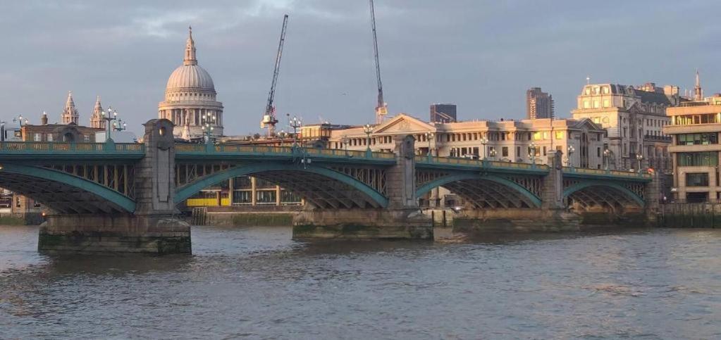 Cosy I Bed Bermondsey Street Bridge Tower Bridge - Great Location Excellent Transport Links * London