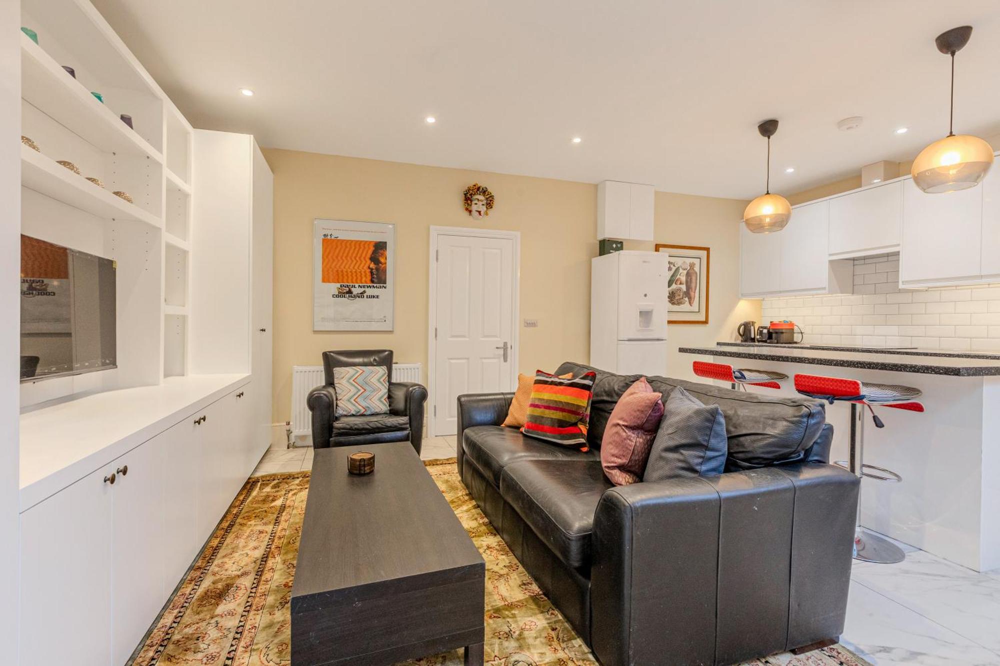 Charming 2br Flat W Garden, 10min Clapham South St Lejlighed