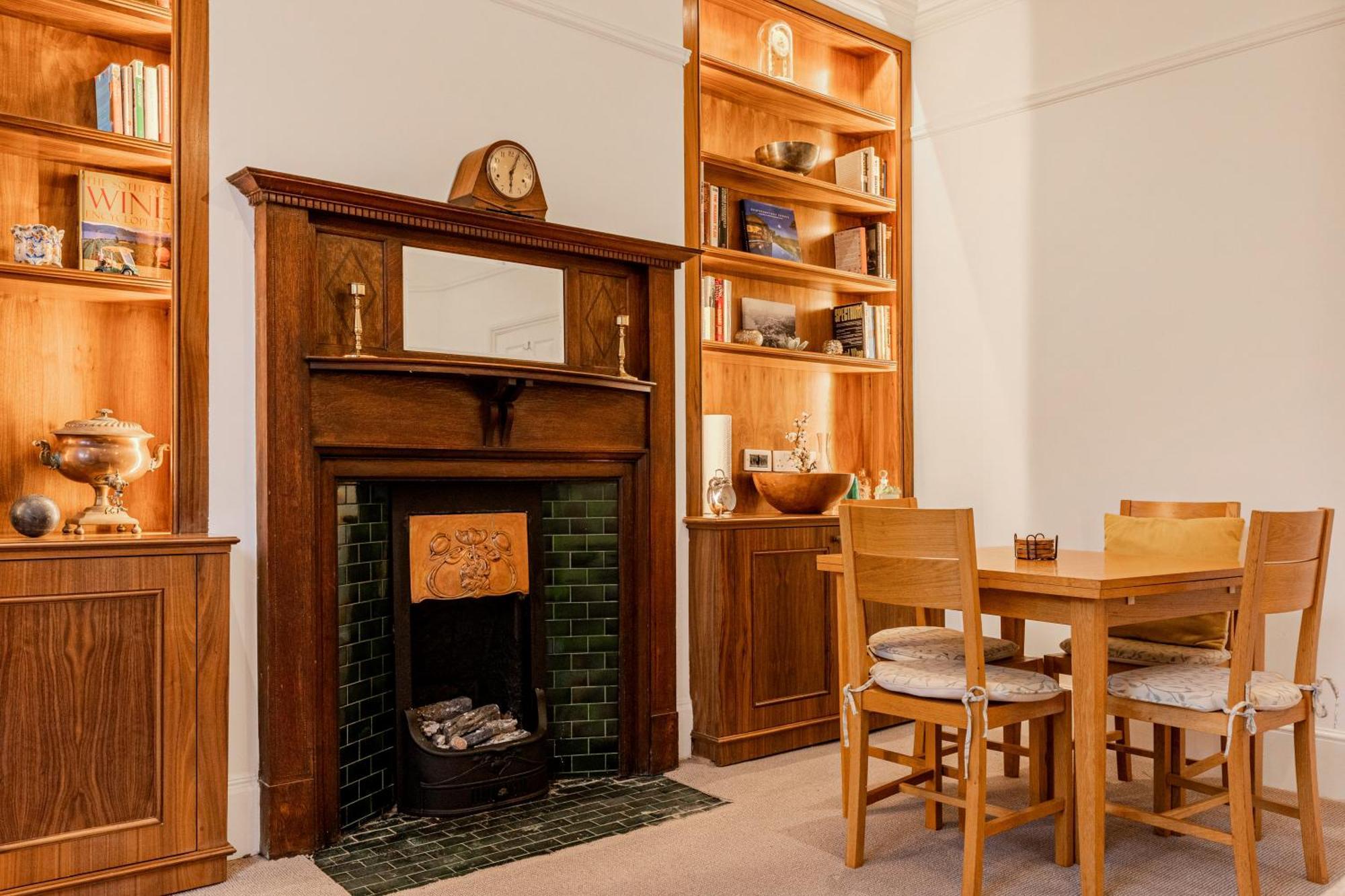 Charming 2br Flat W Garden, 10min Clapham South St Lejlighed London