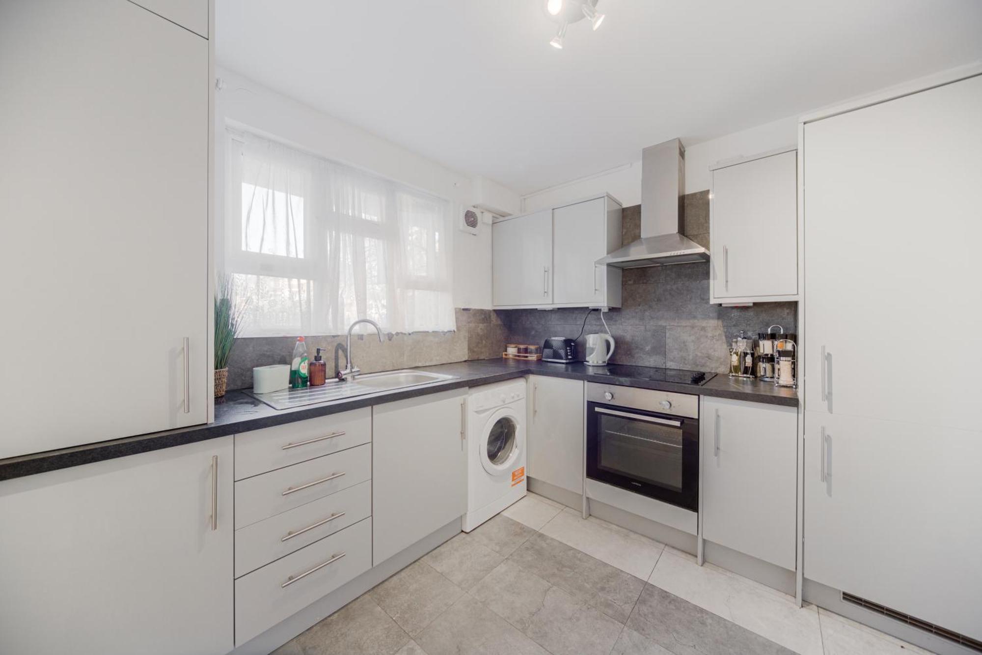 Apartment 3 Bedroom Flat In Greater London