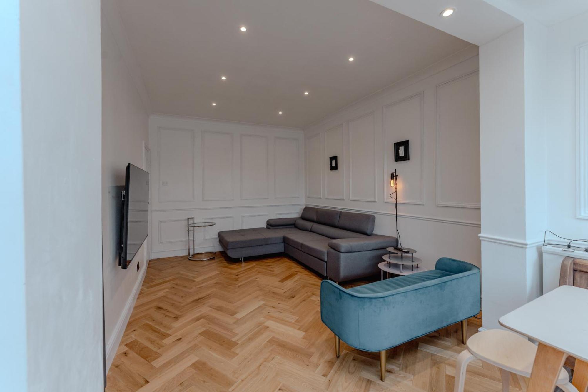 Wembley Lovely 6 Bed House Sleeps Up To 14 Vakantiehuis *
