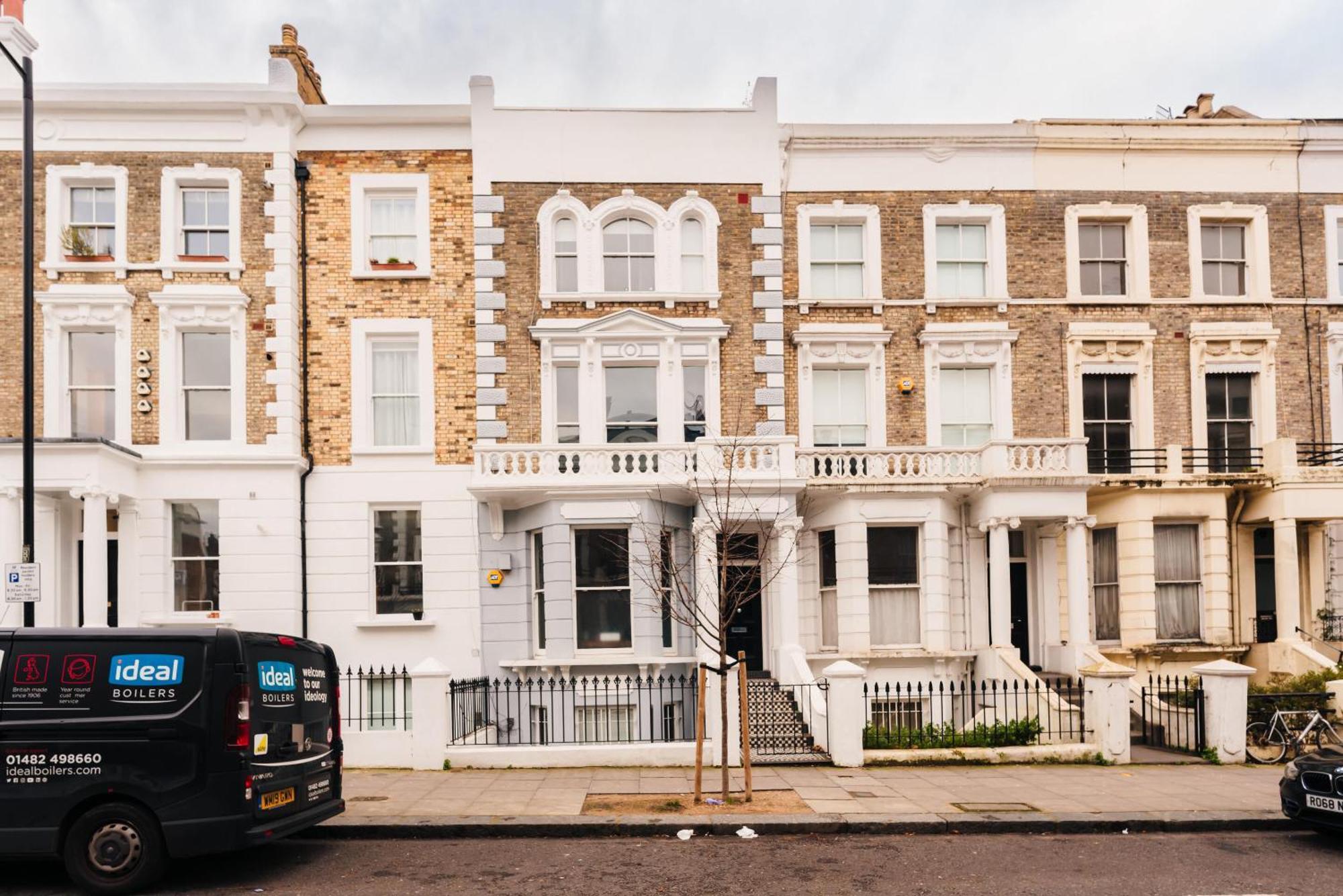 2 Bed Portobello Rd - Moments From Tube! Vakantiehuis Londen