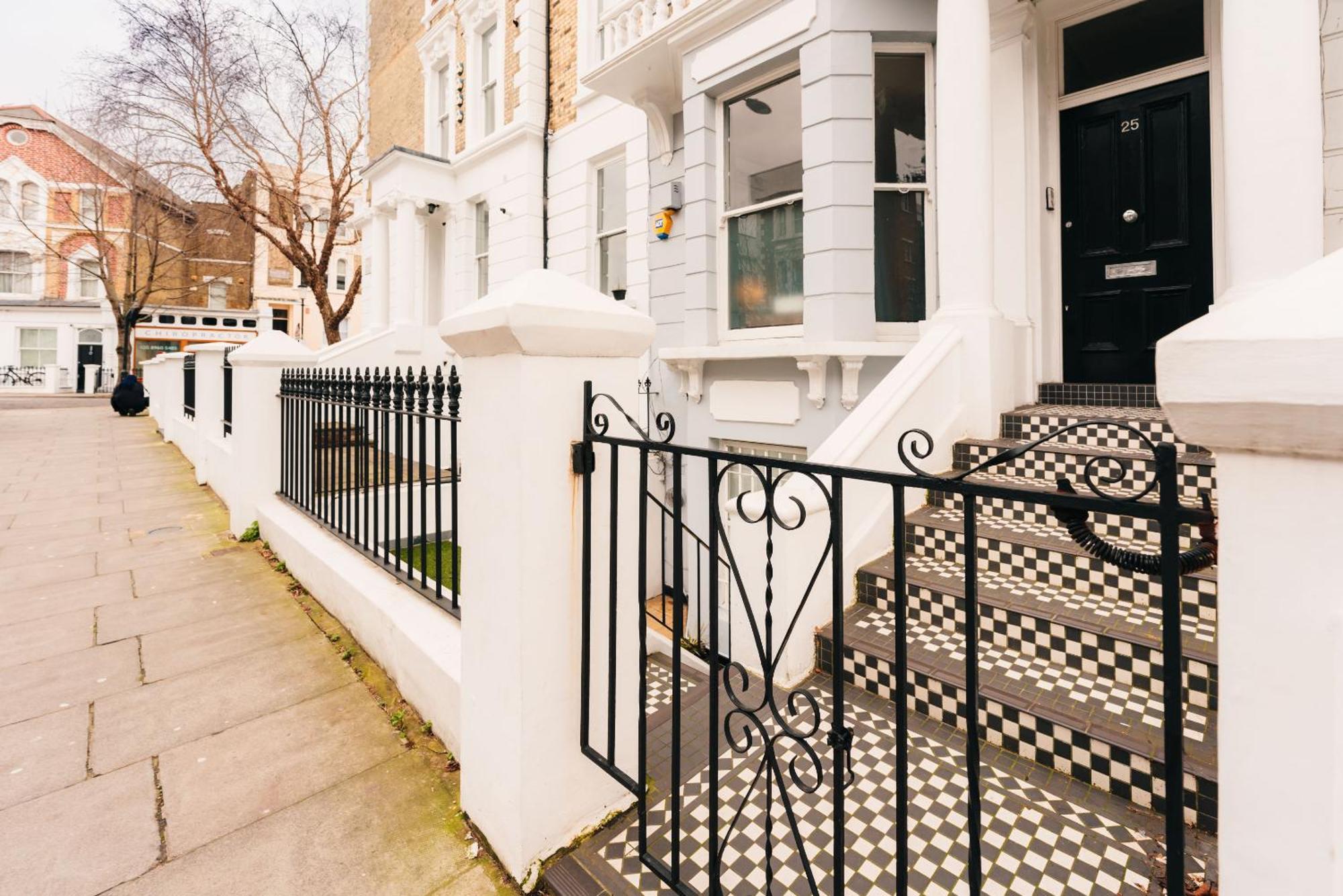 2 Bed Portobello Rd - Moments From Tube! Vakantiehuis Londen