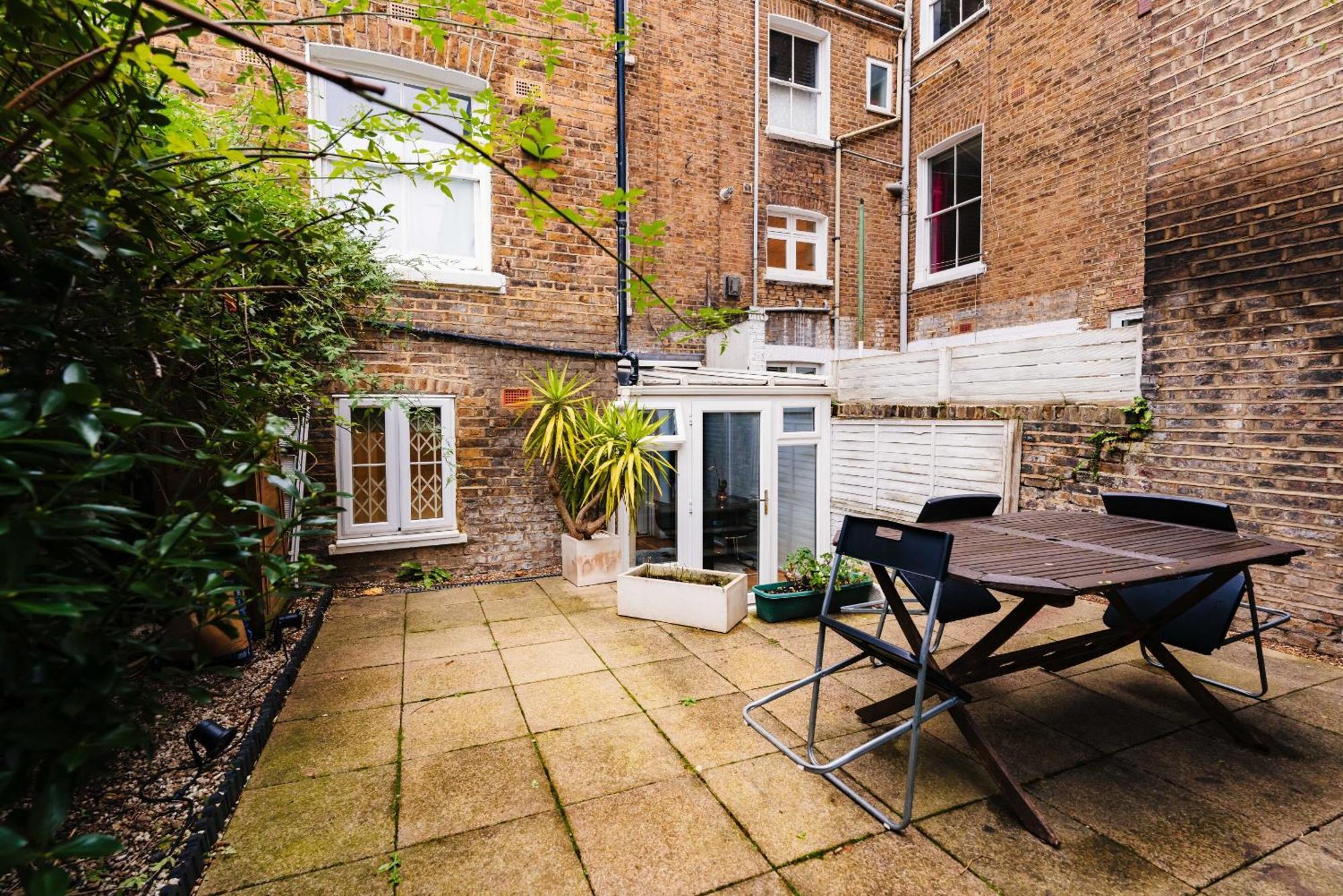 2 Bed Portobello Rd - Moments From Tube! Vakantiehuis Londen
