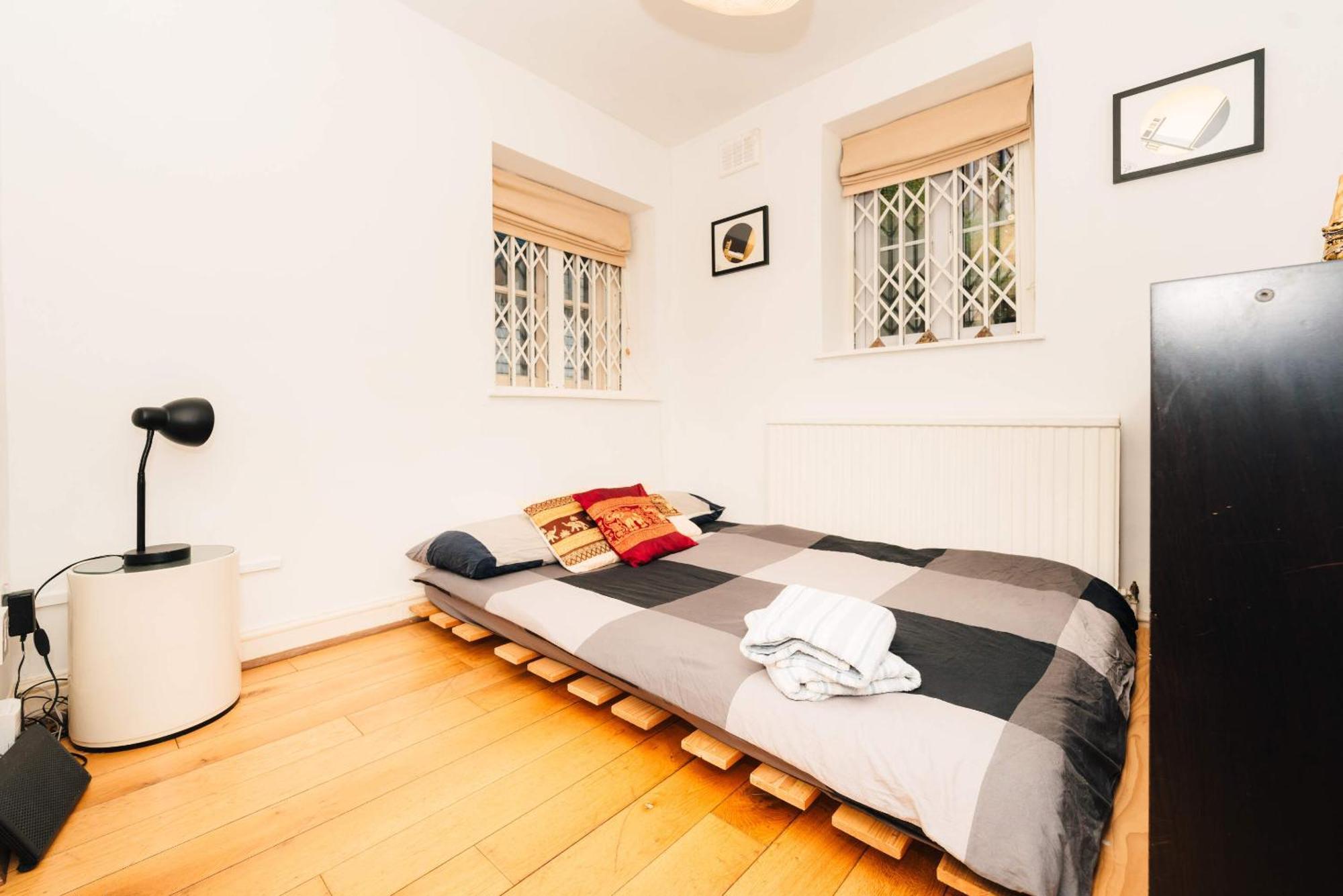 2 Bed Portobello Rd - Moments From Tube! Vakantiehuis *