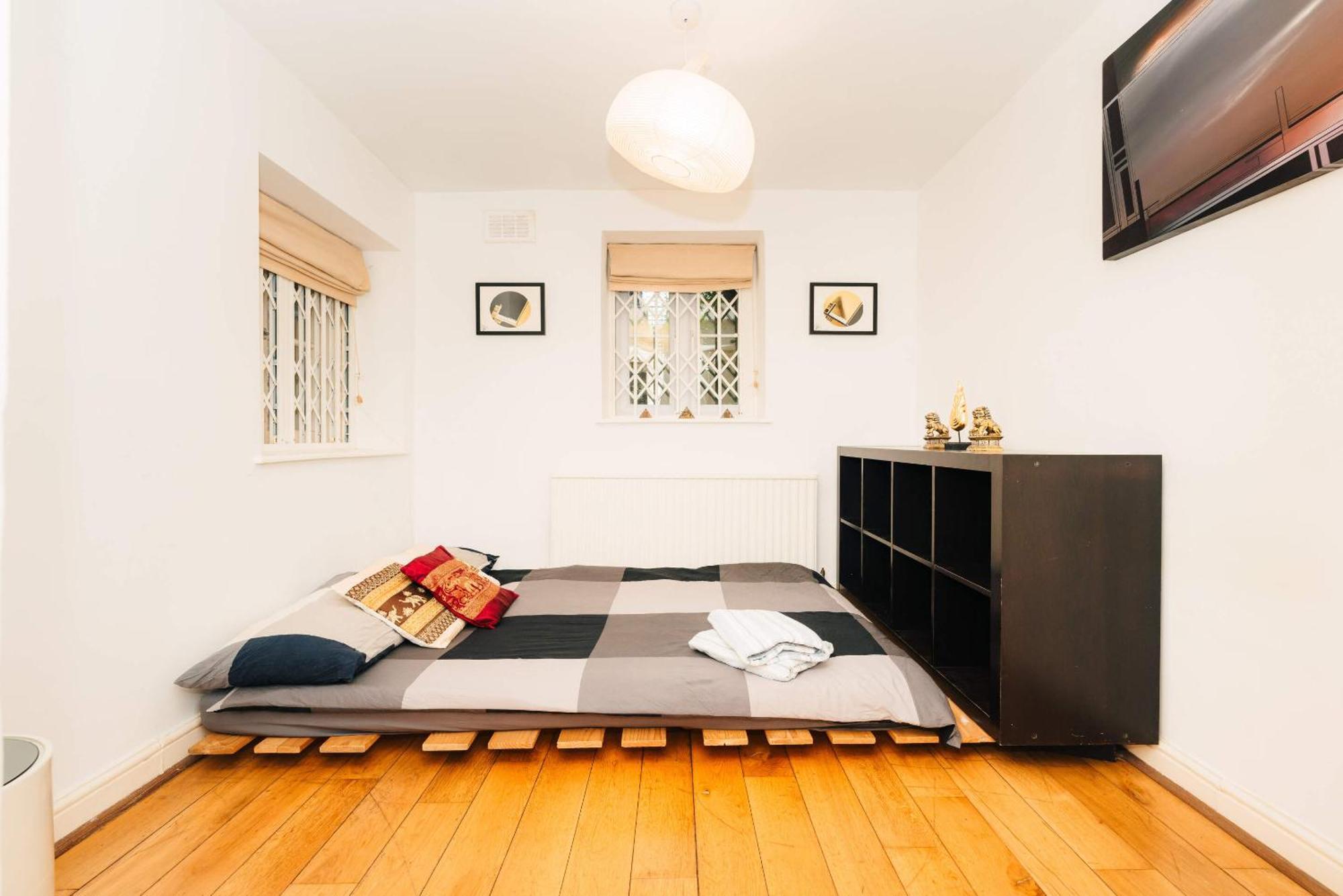 2 Bed Portobello Rd - Moments From Tube! Vakantiehuis *