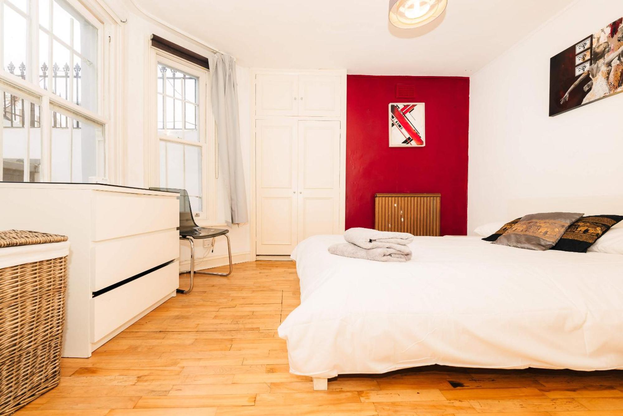 2 Bed Portobello Rd - Moments From Tube! Vakantiehuis *