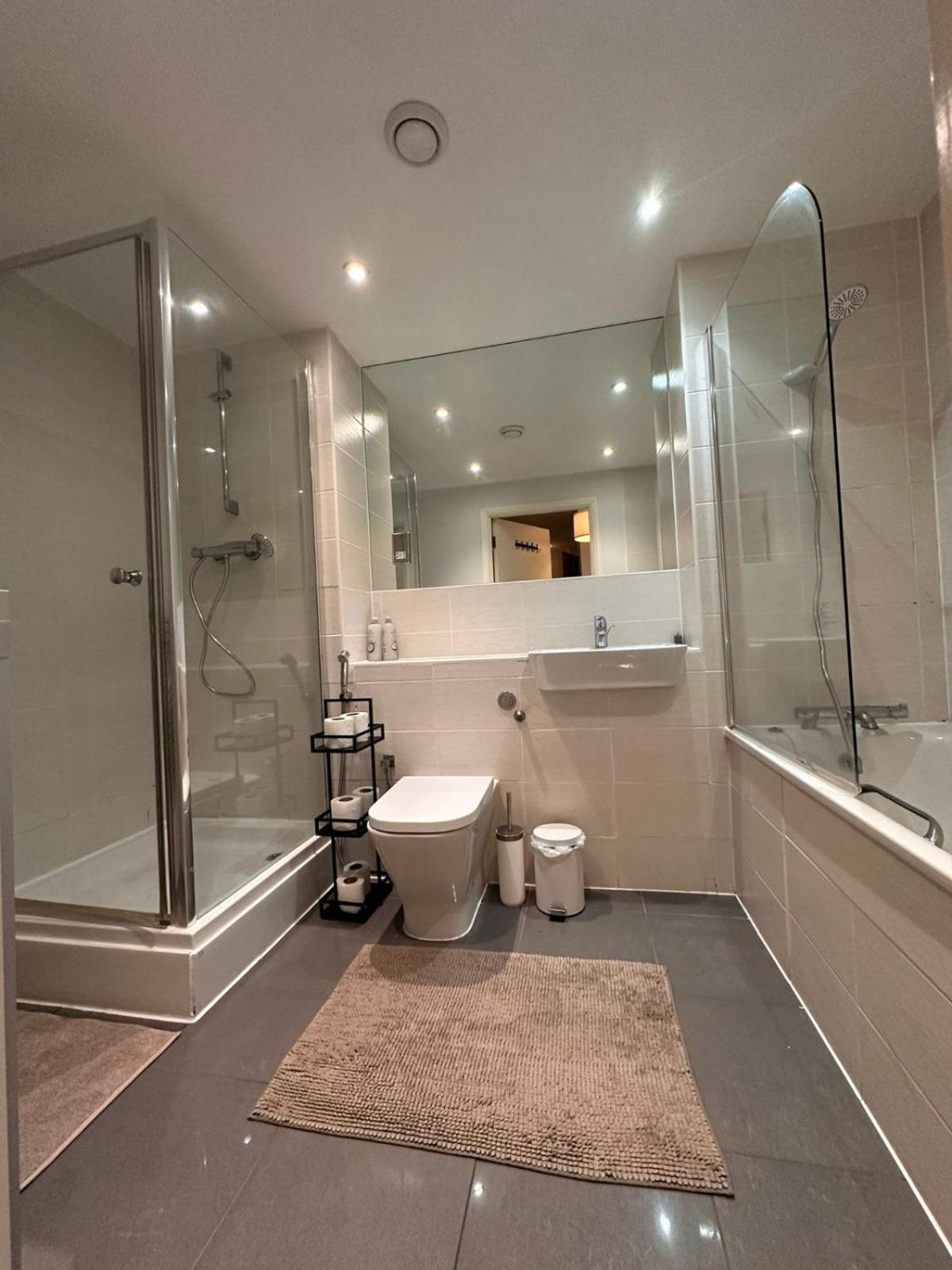 Modern 2 Bedroom Flat In Golders Green London