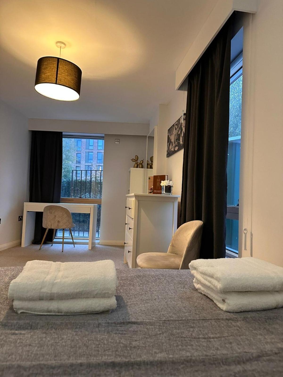 Modern 2 Bedroom Flat In Golders Green * London