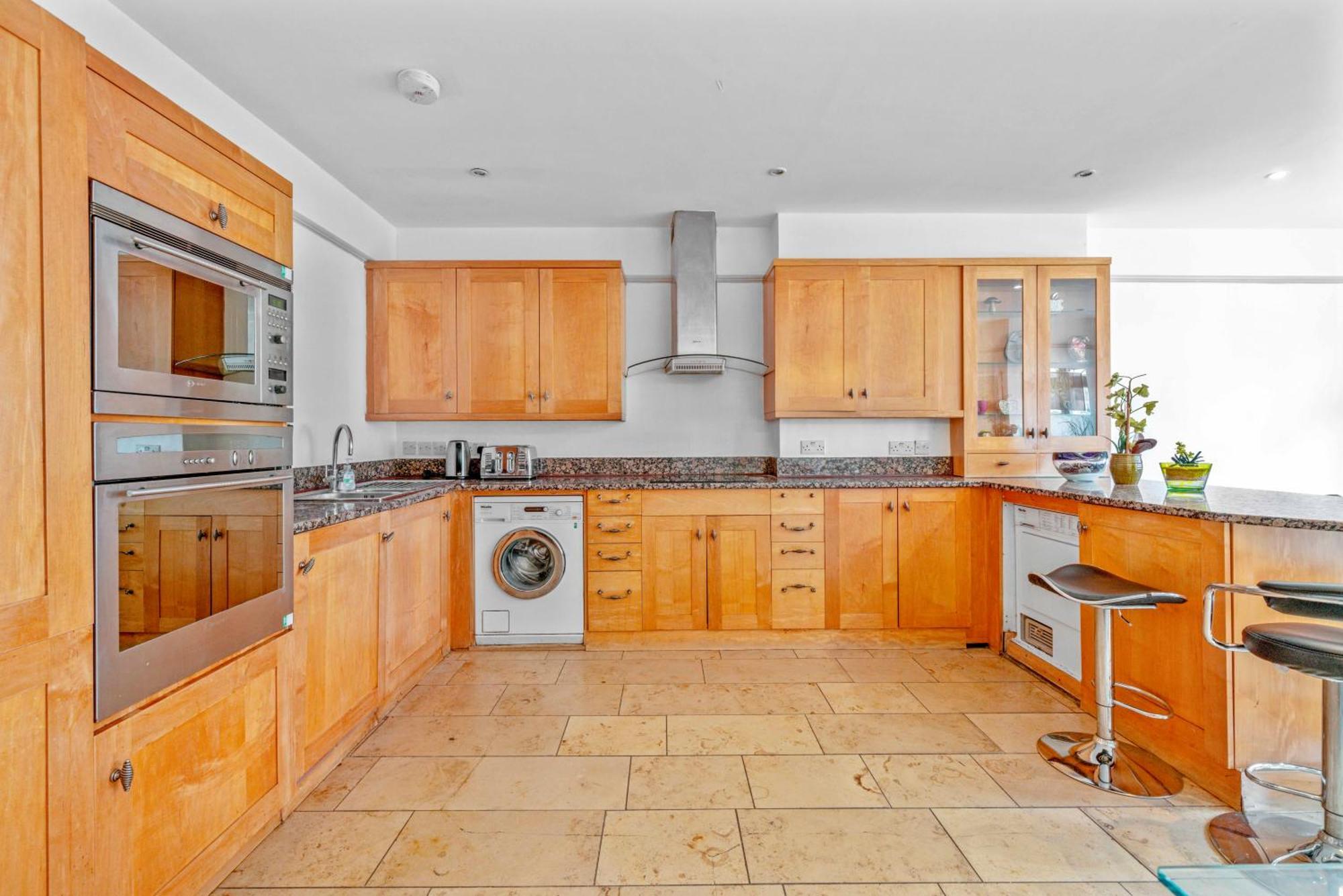 Brilliant 6 Bed Flat In Lejlighed London