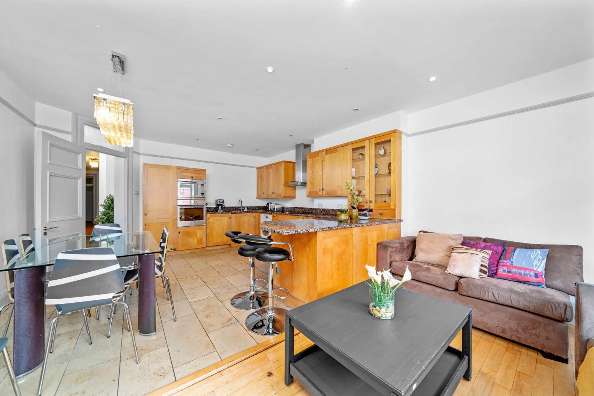 Brilliant 6 Bed Flat In Lejlighed London