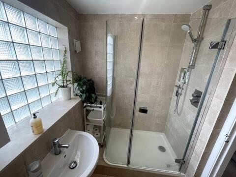 Cosy Kew Flat With Two Bedrooms Londen