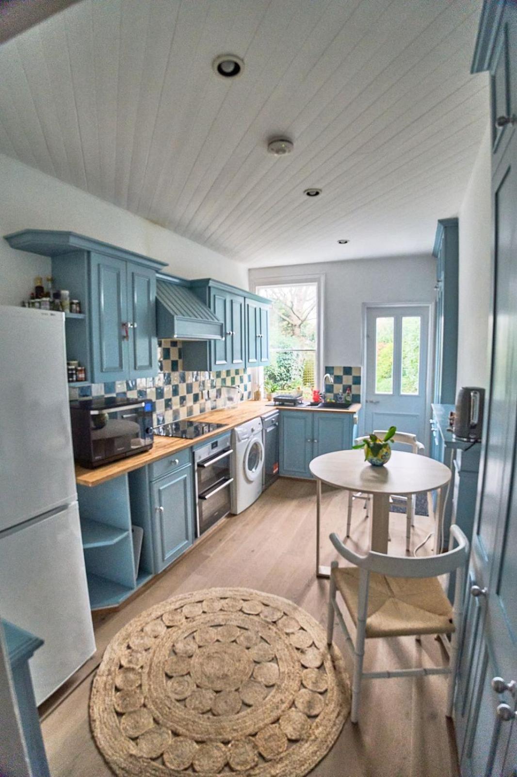 Bright Cozy Garden Retreat W Fast Wifi & 5min To Tube Subway Metro & Close To Park & Street Parking P4p Lägenhet London