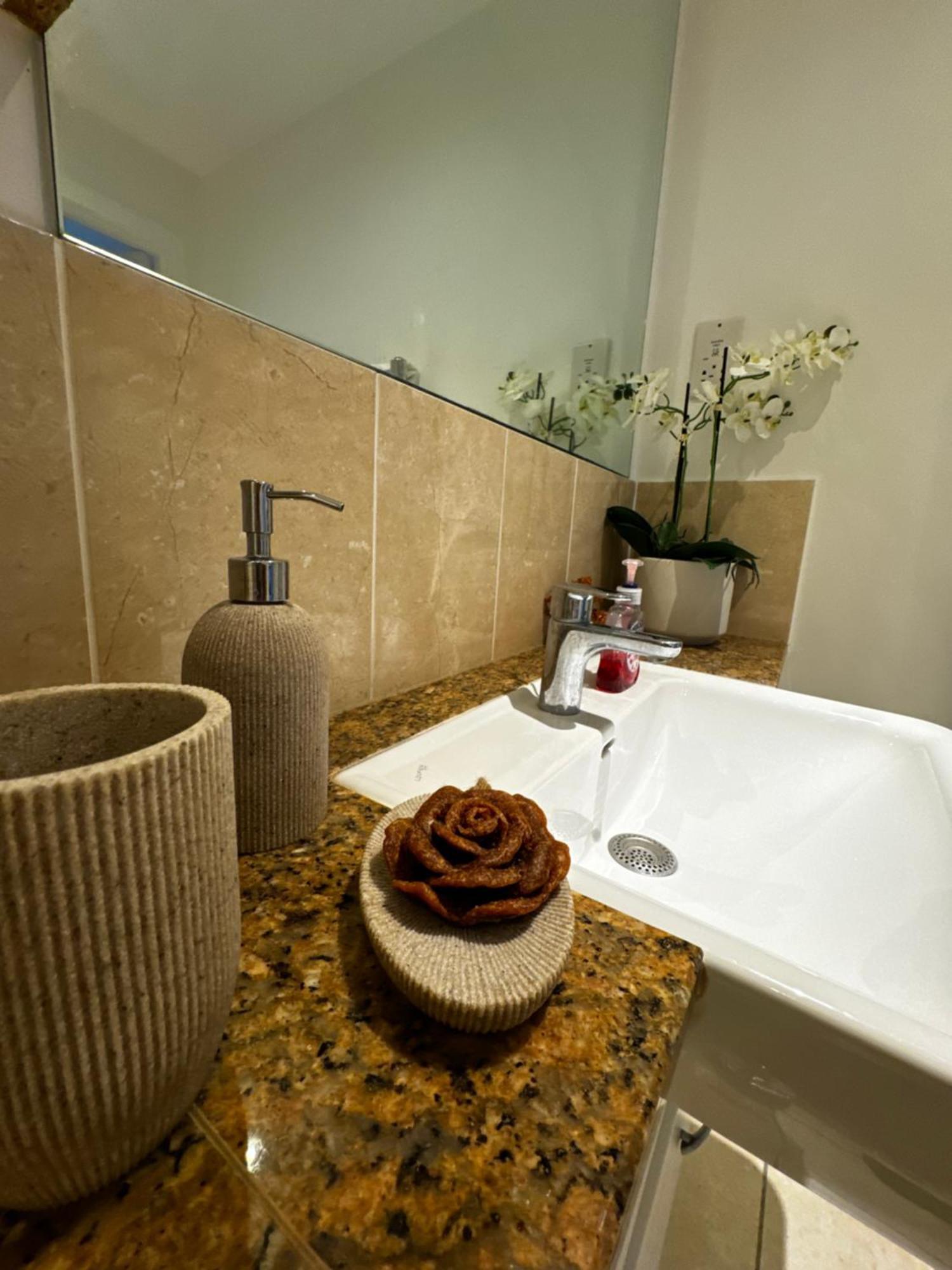 Luxury Entire 1 Bed Flat, Excel, City Airport, Custom House Lägenhet *