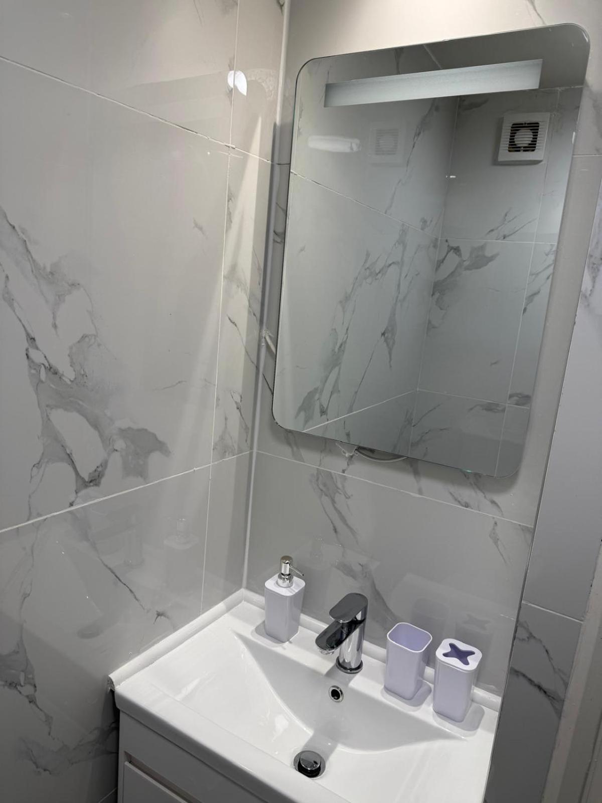 Luxury In Victoria, 7 Minutes Walk To Victoria Station, 1 Séjour chez l'habitant *