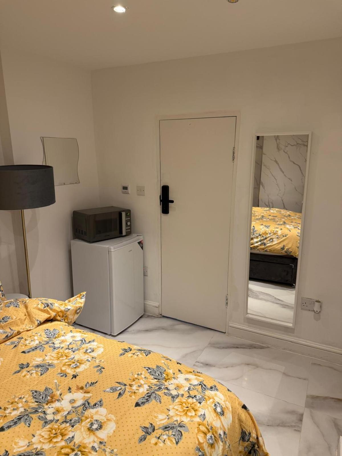 Luxury In Victoria, 7 Minutes Walk To Victoria Station, 1 Séjour chez l'habitant Londres