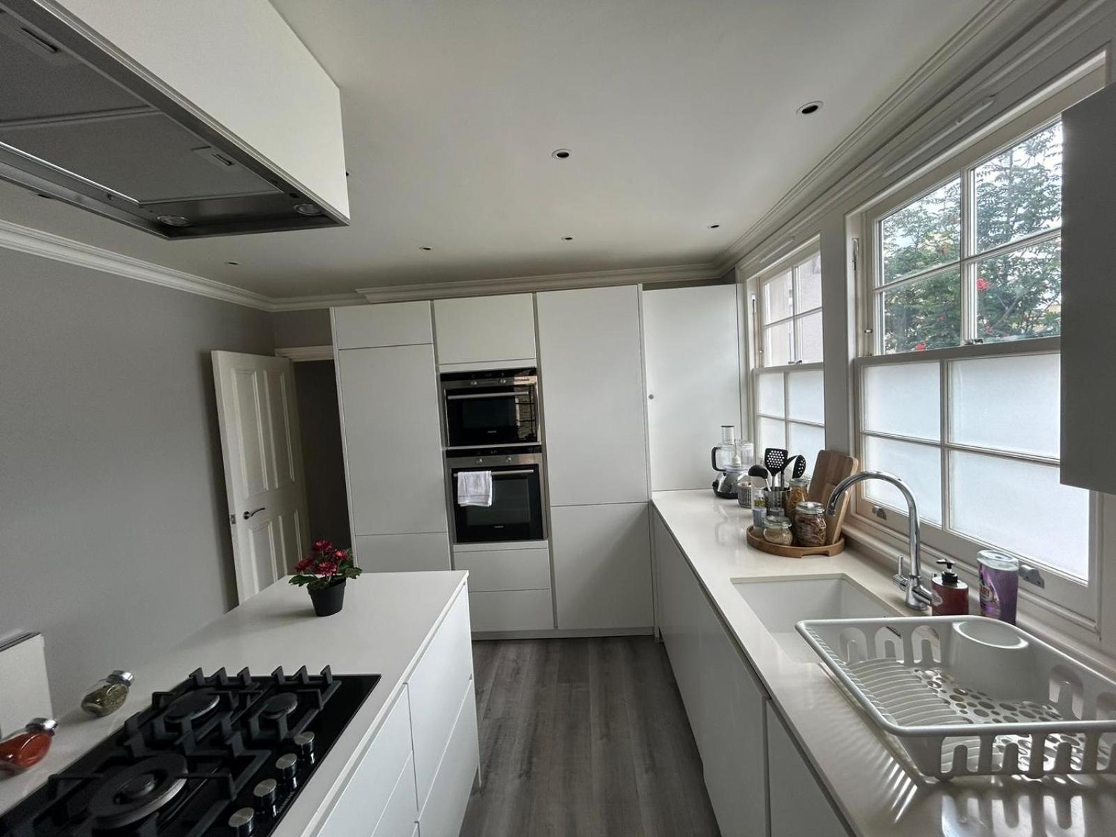 Appartamento Beautiful And Spacious 2 Bed, 2 Bath Bordering Fulham And Chelsea - Entire With Private Entrance Londra