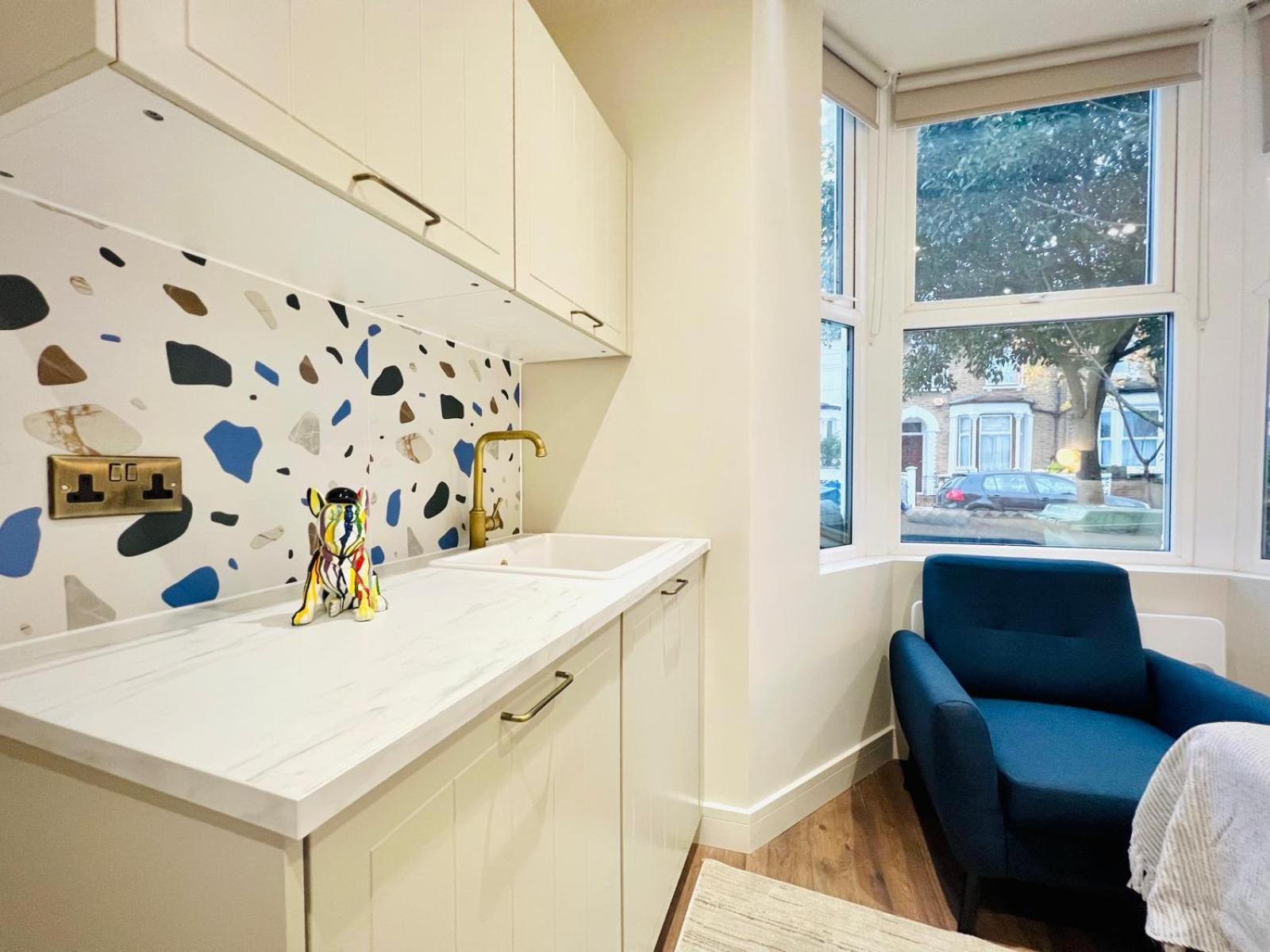 Holly A Mini Great Location For Tourist!!! Pensionat London
