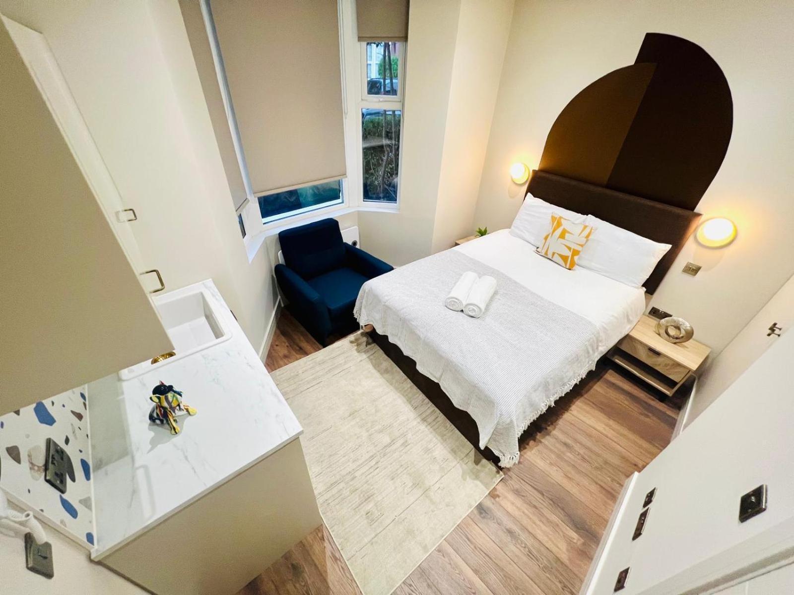 Holly A Mini Great Location For Tourist!!! Pensionat London