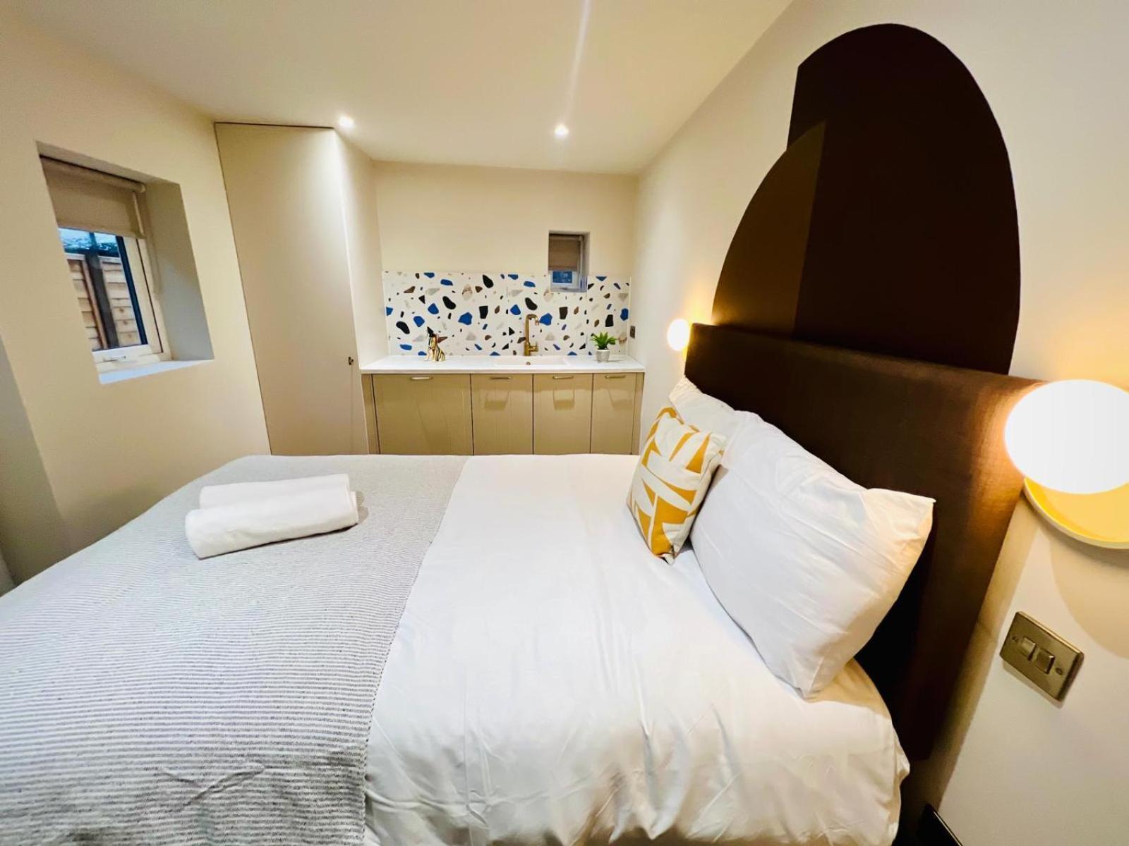 Holly A Mini Great Location For Tourist!!! Pensionat