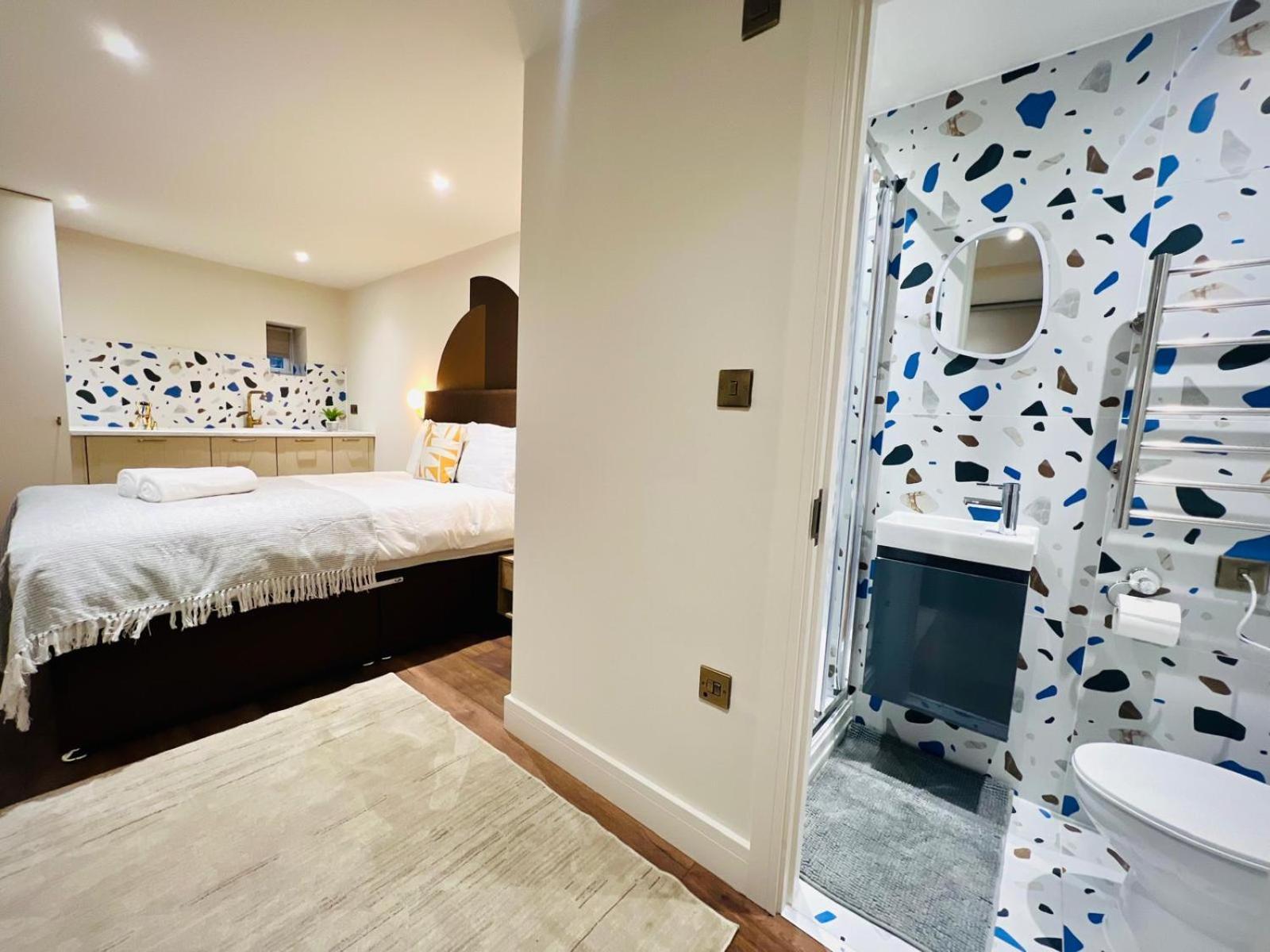 Holly A Mini Great Location For Tourist!!! Pensionat London
