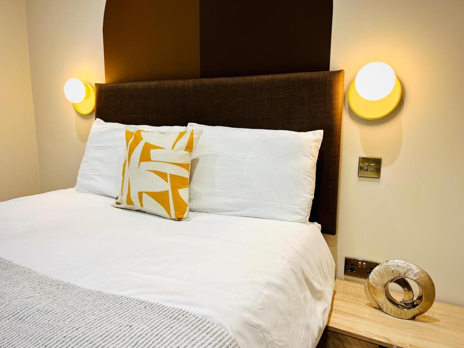 Holly A Mini Great Location For Tourist!!! London