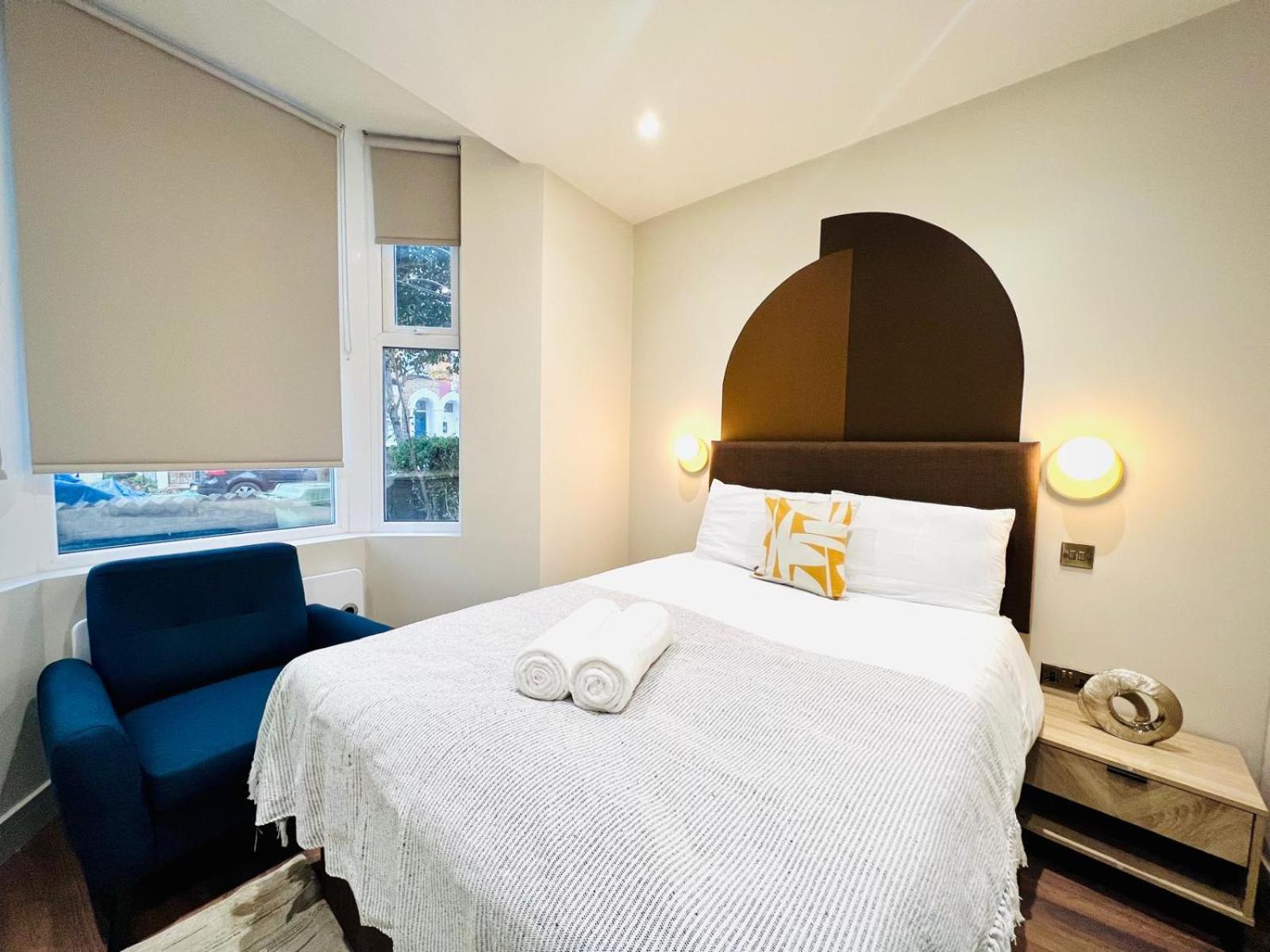 Holly A Mini Great Location For Tourist!!! London