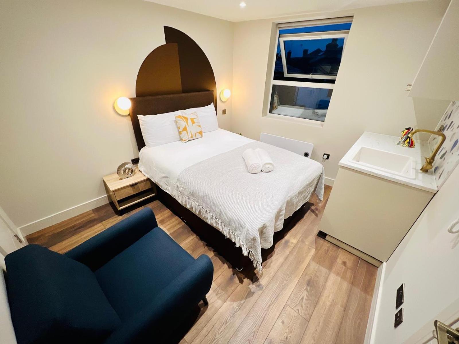 Holly A Mini Great Location For Tourist!!! Pensionat London