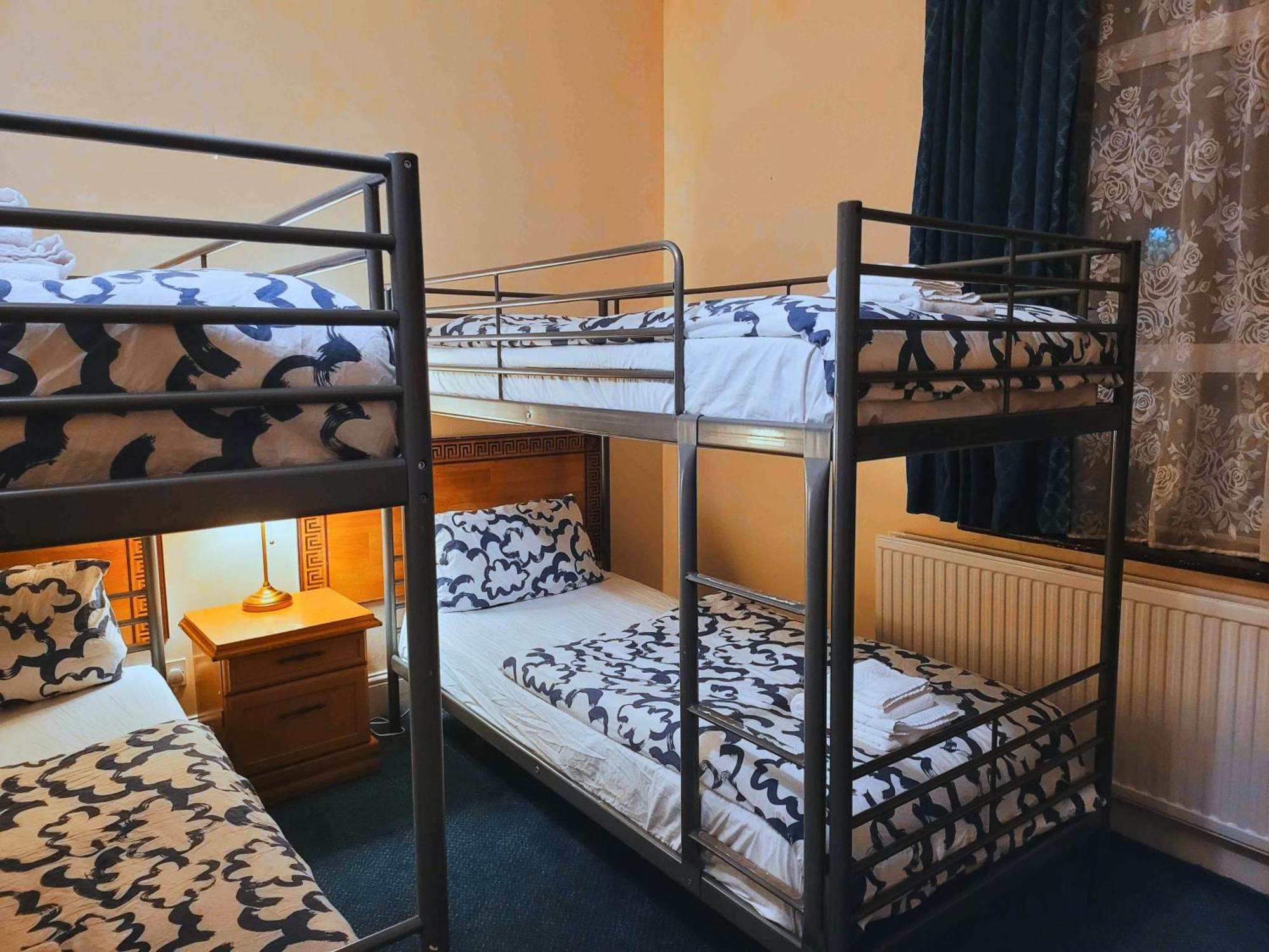 Helen's Near Wembley Hotell *